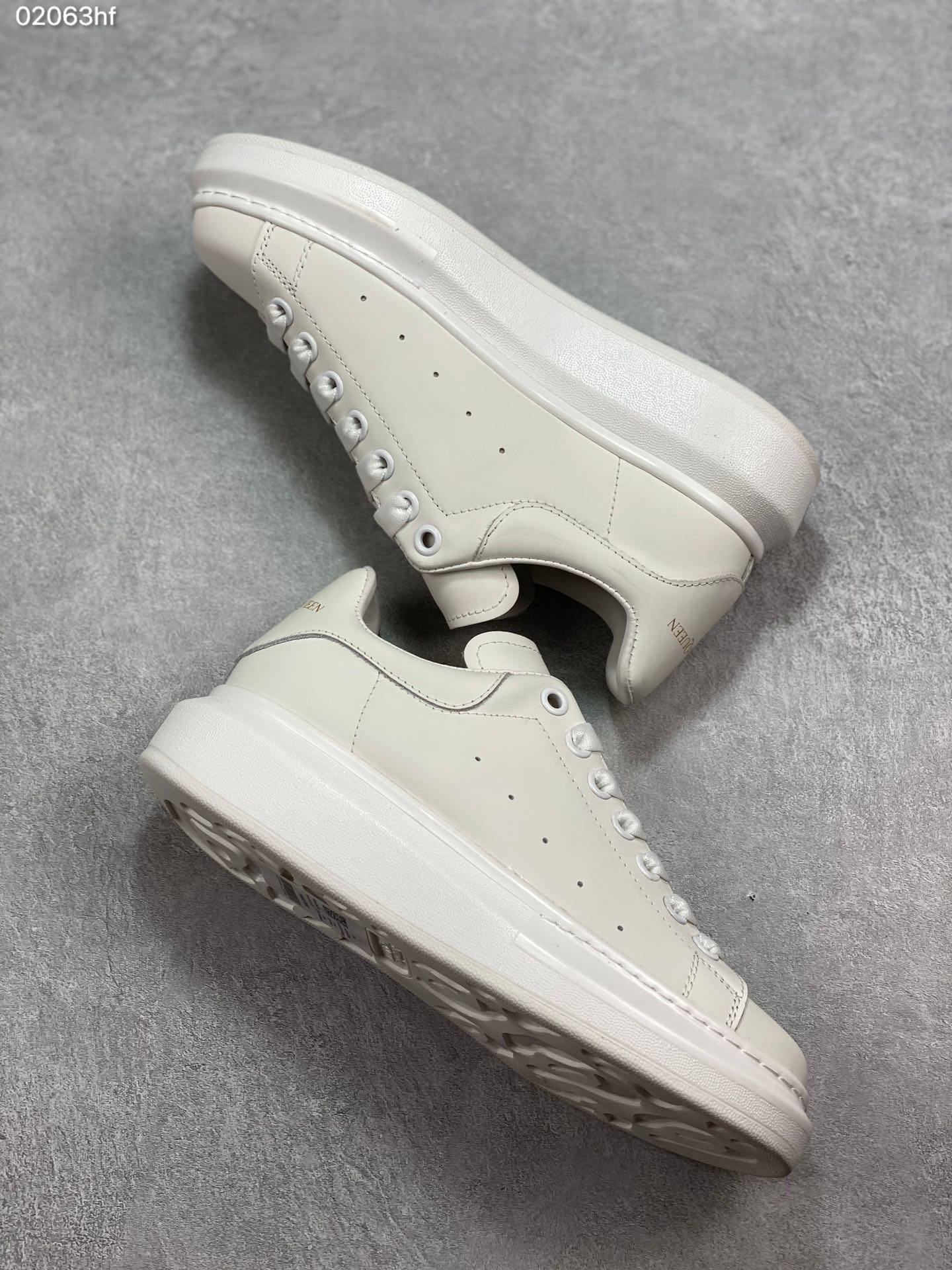 180 MuQuuen  版本多注意区分 Mcqueen 2019 风靡全球的万年款专注两年的经典楦型不变