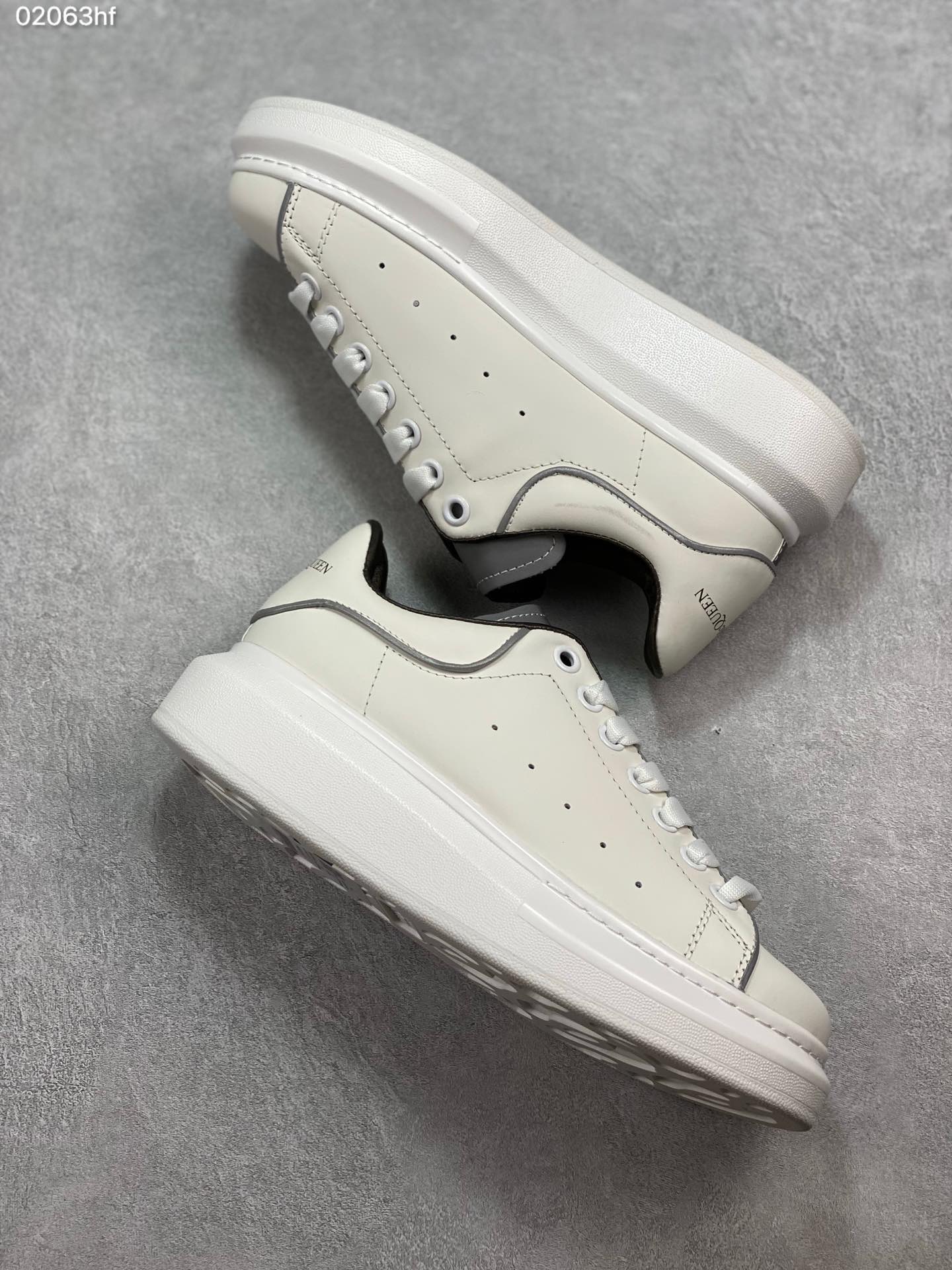 180 MuQuuen  版本多注意区分 Mcqueen 2019 风靡全球的万年款专注两年的经典楦型不变