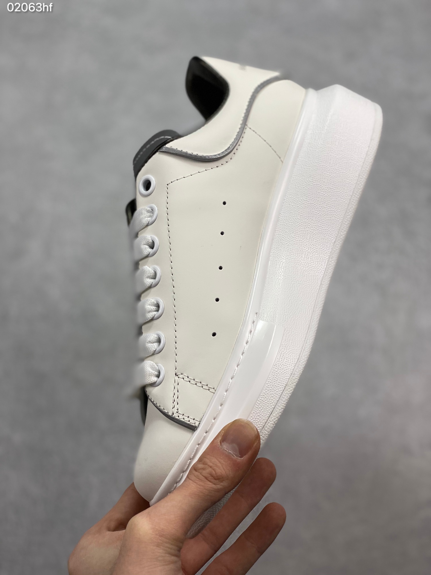 180 MuQuuen  版本多注意区分 Mcqueen 2019 风靡全球的万年款专注两年的经典楦型不变