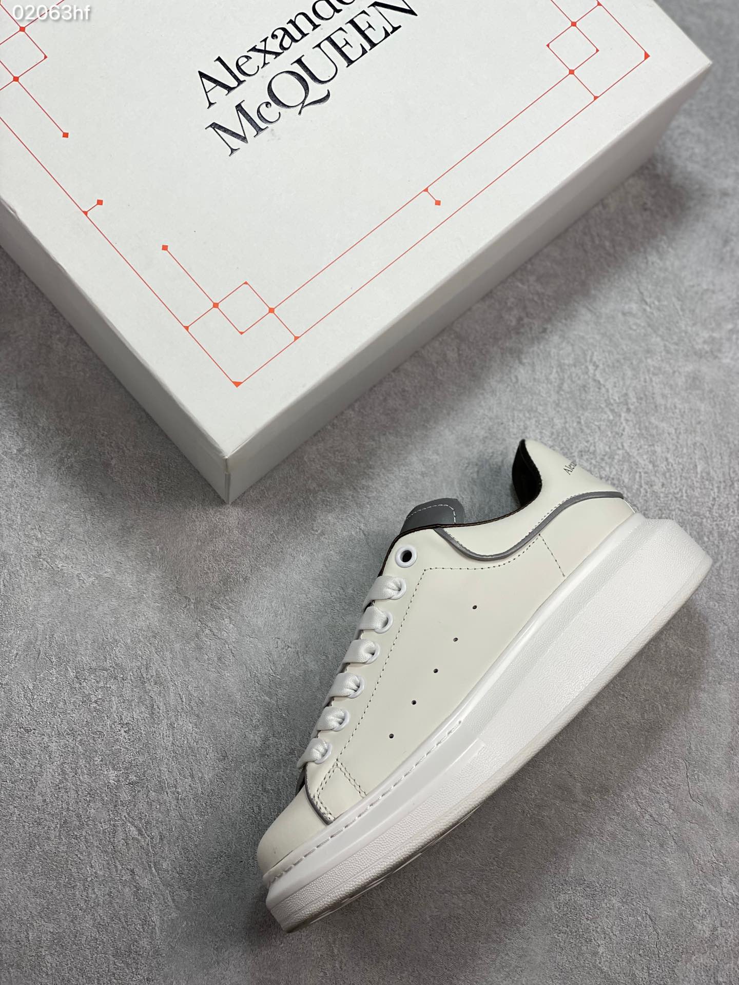 180 MuQuuen  版本多注意区分 Mcqueen 2019 风靡全球的万年款专注两年的经典楦型不变