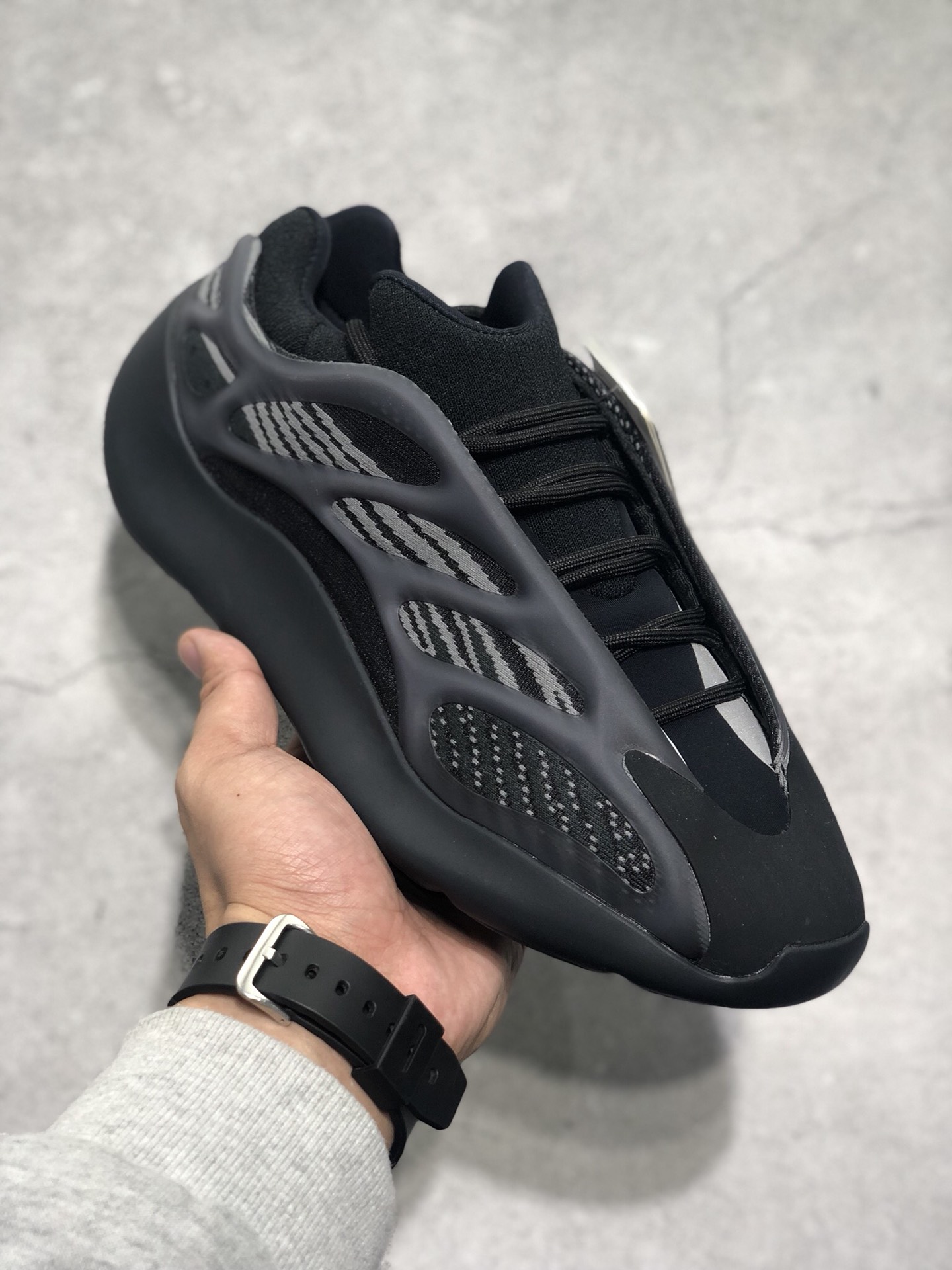 adidas yeezy 700 v3 triple black