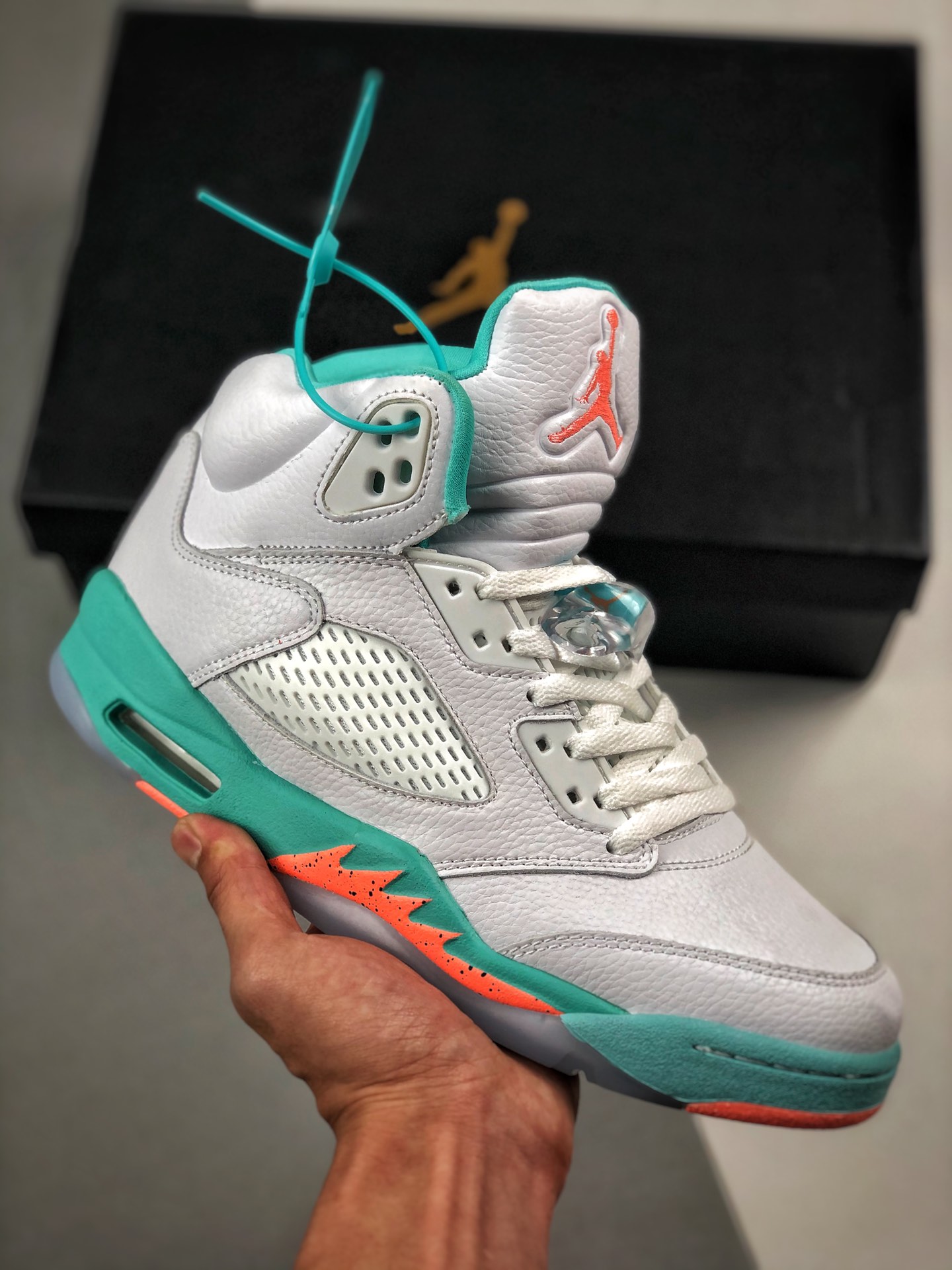 Soporte contra reembolso Air Jordan 5 "Light Aqua" Caramelo de Hielo Azul 🍬 La parte superior está hecha de suave cuer…