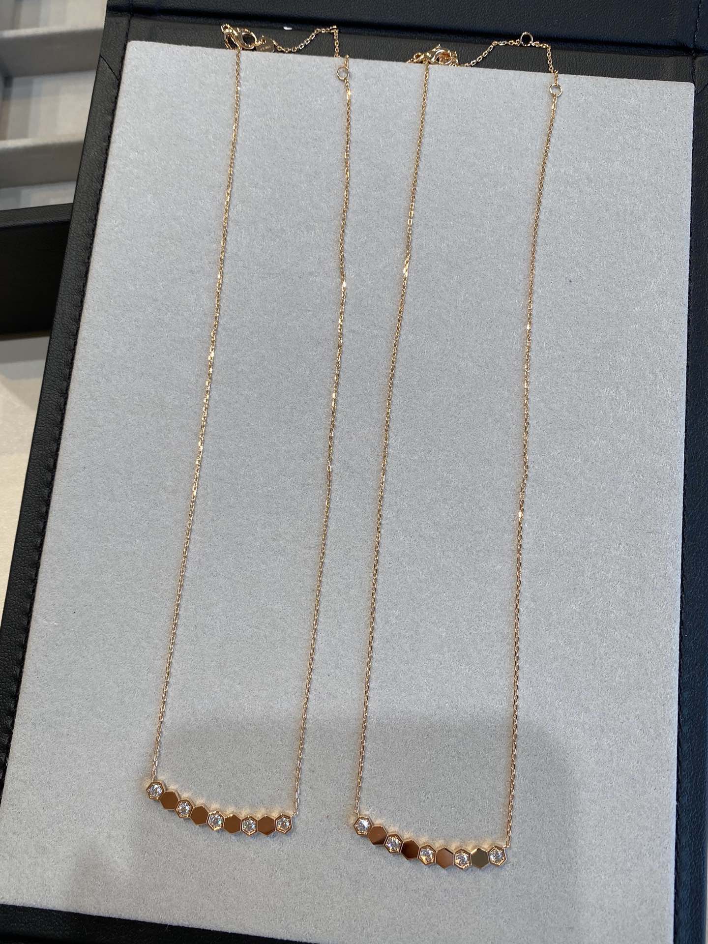 NO:100964,Today's King's New Style Shangmei Honeycomb Necklace, very high-end design, every section is very flashing, the section is exquisitely carved with imported CNC fine engraving machine, made by a large machine, the details are perfect Platinum Rose Gold Spot, Shangmei, necklace19860909今日王炸新款 尚美 蜂巢项链,非常高级的设计, 每个切面都很闪 用进口cnc精雕机精雕出来的切面 大机器做出来的,细节堪称完美 白金玫金 现货,尚美,necklace,Jewelry