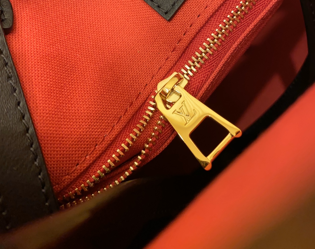 Louis Vuitton LV OnTheGo MM Tote bag M45321