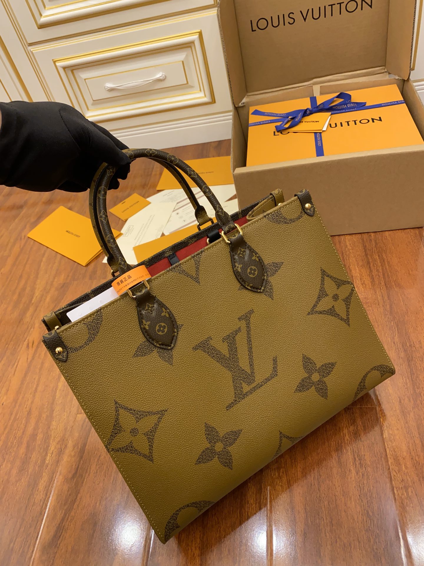Louis Vuitton LV OnTheGo MM Tote bag M45321
