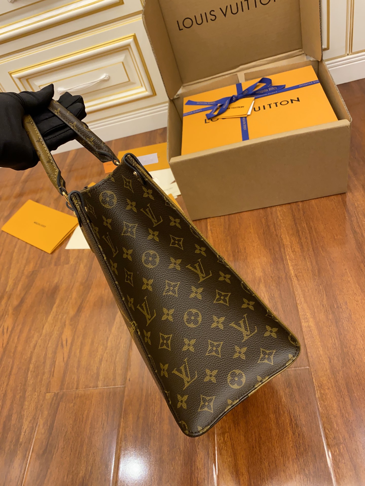 Louis Vuitton LV OnTheGo MM Tote bag M45321