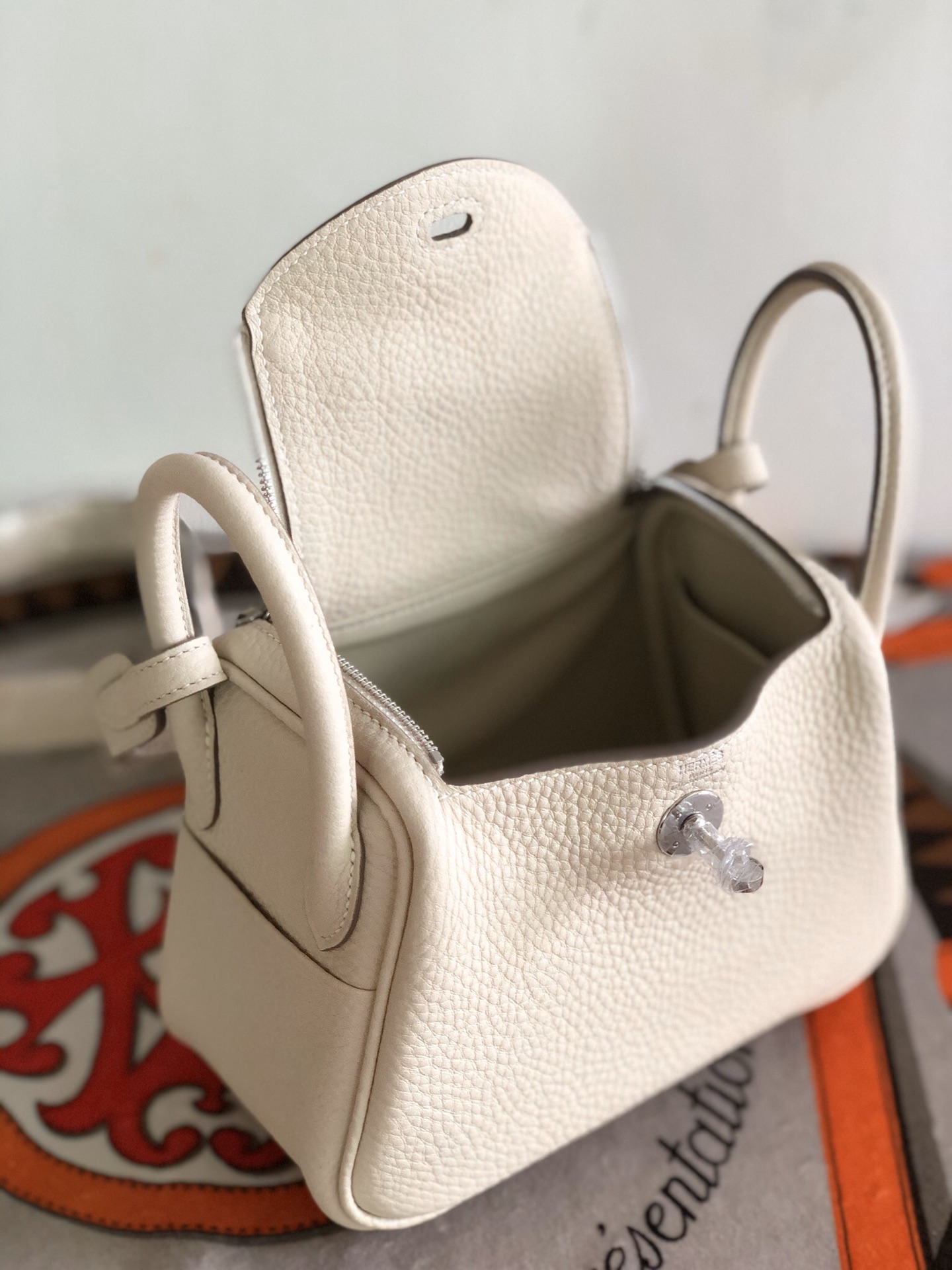 Hermes Lindy Borse Crossbody & Borse a Tracolla Milkshake bianco Bianco Hardware argento Mini 8 i1586767433 4305 4