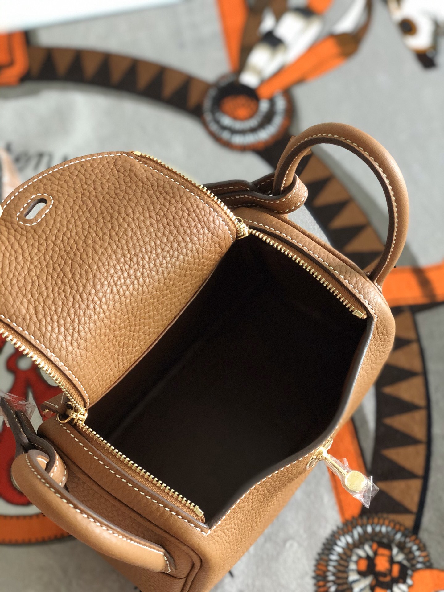 Hermes Lindy Borse Crossbody & Borse a Tracolla Marrone Colore caffè Hardware argento Mini 7 i1586767728 5573 5