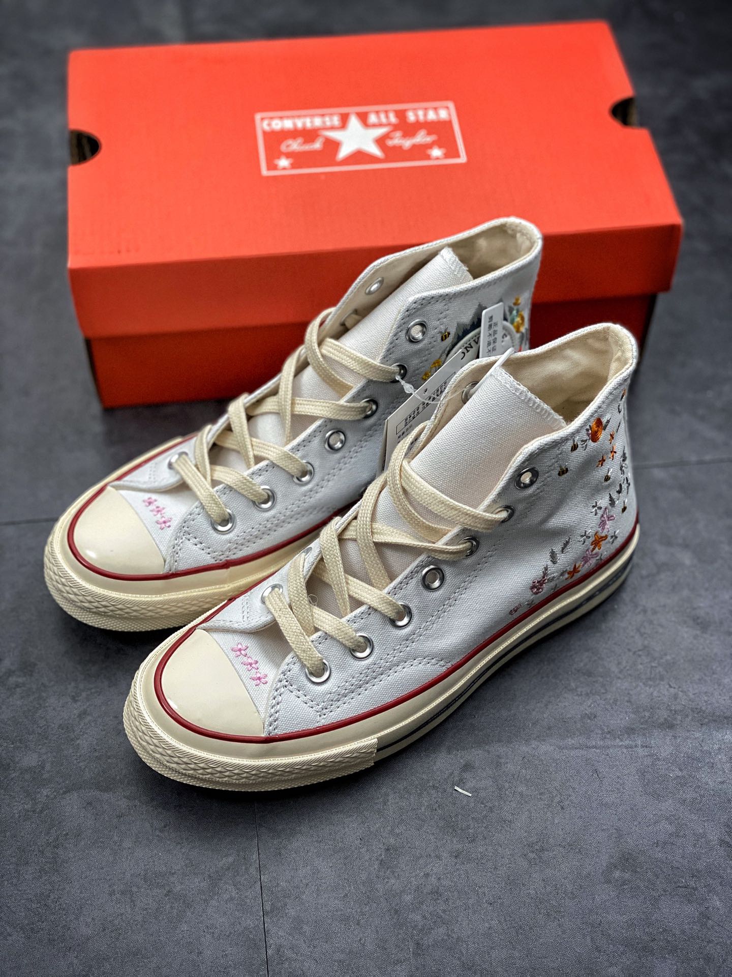 160  Converse 1970s 匡威花卉刺绣花环 薄荷绿 鞋款以1970s薄荷绿为蓝底