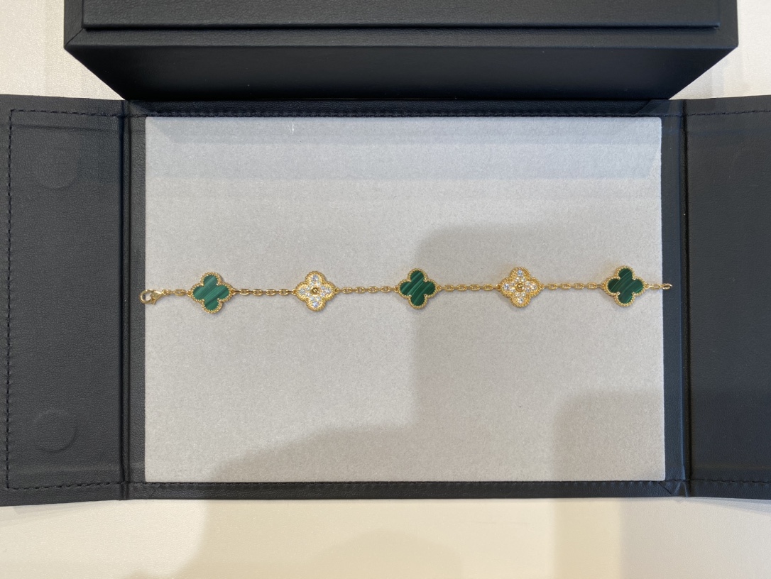 NO:634507,88350, five-flower diamond, natural malachite, the most expensive color, Cartier high-end jewelry1986090988350,五花间钻,天然孔雀石,成本最高的配色,,卡迪亚高端饰品,Jewelry
