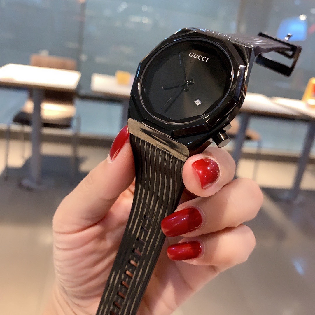 NO:947231,Platinum GUCCI coated glass 41mm*12mm waterproof rubber strap with original pin buckle imported quartz movement unique design interprets the definition of time, gucci19860909白金 古弛 GUCCI 镀膜玻璃41mm*12mm防水胶表带搭配原装针扣进口石英机芯独具匠心的设计,诠释了时间的定义,,gucci,Watch
