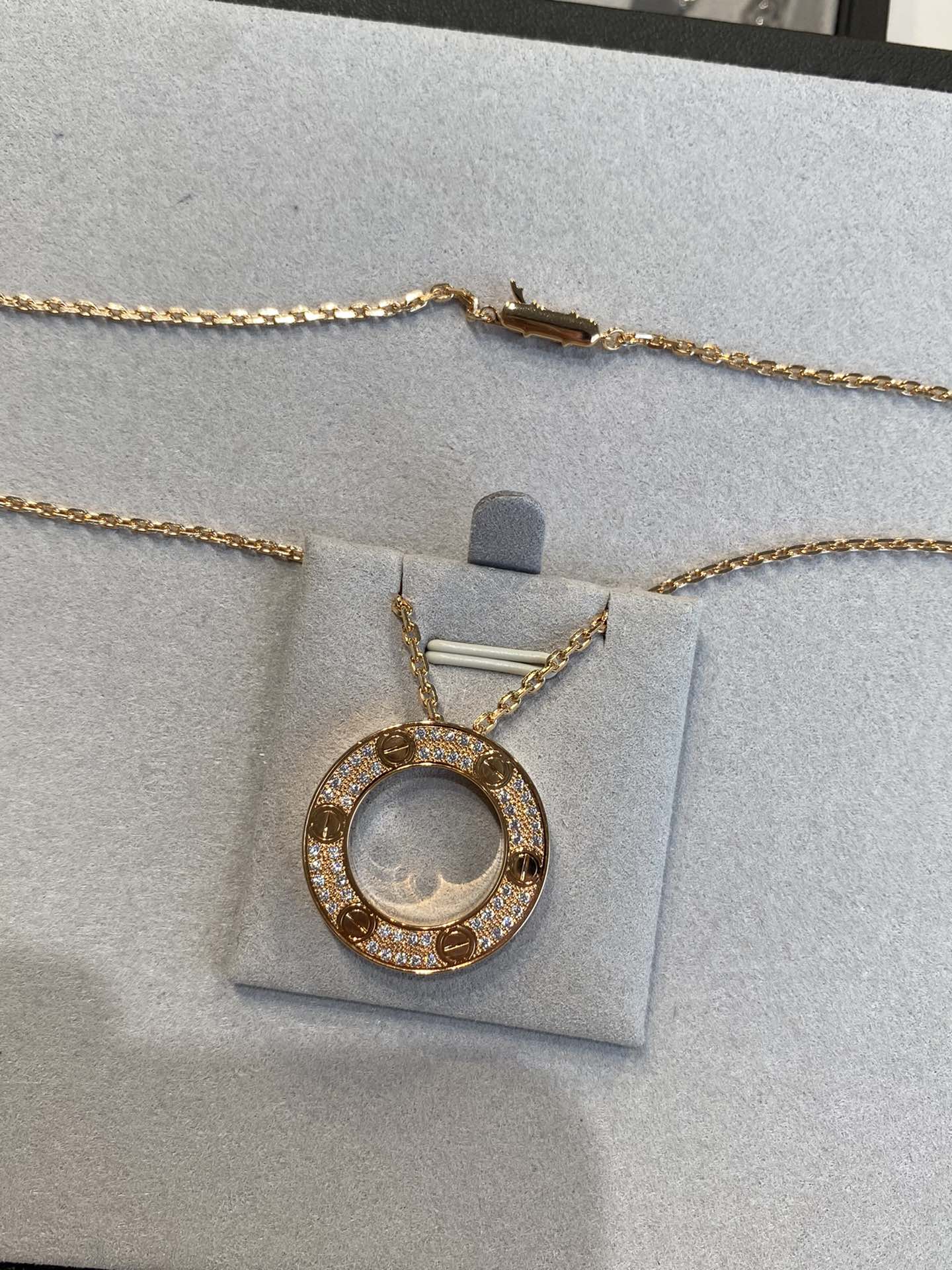 NO:635315,Lao Ka's love series ring necklaces, baby's breath necklace, CNC five-axis carving, our big-name rose gold is really too high-end!  88360,,necklace,Cardia high-end jewelry19860909老卡家love系列圆环项链,满天星项链,CNC五轴精雕,我们大牌玫瑰金真的做的太高级了！88360,,necklace,卡迪亚高端饰品,Jewelry