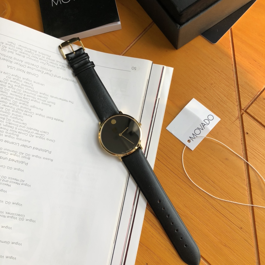 Часы Movado