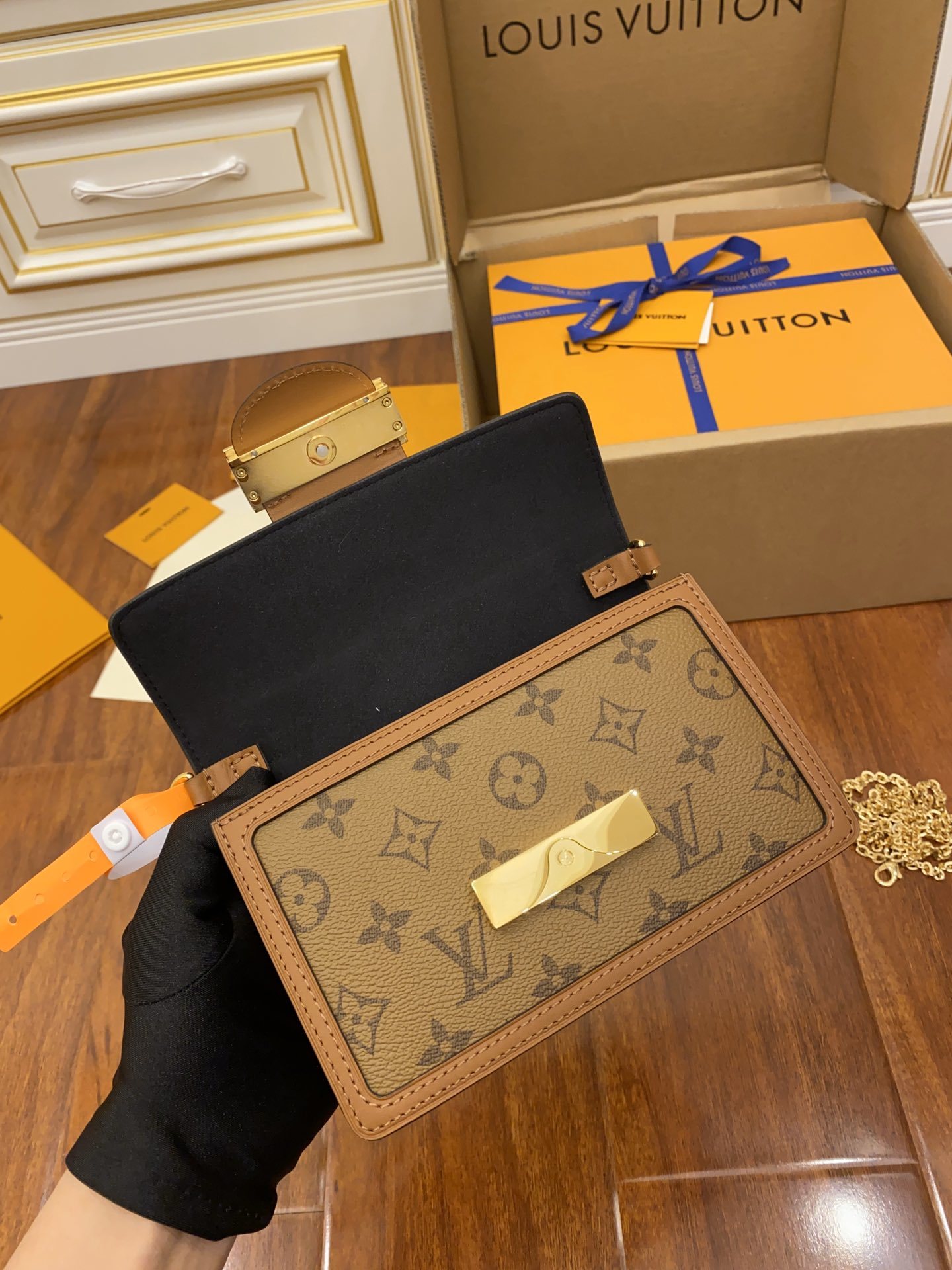 独家首发型号M68746特级加强版品质提升.专柜同步电子芯片内码礼品袋保护纸铜版电子标签合格证皮料是正品