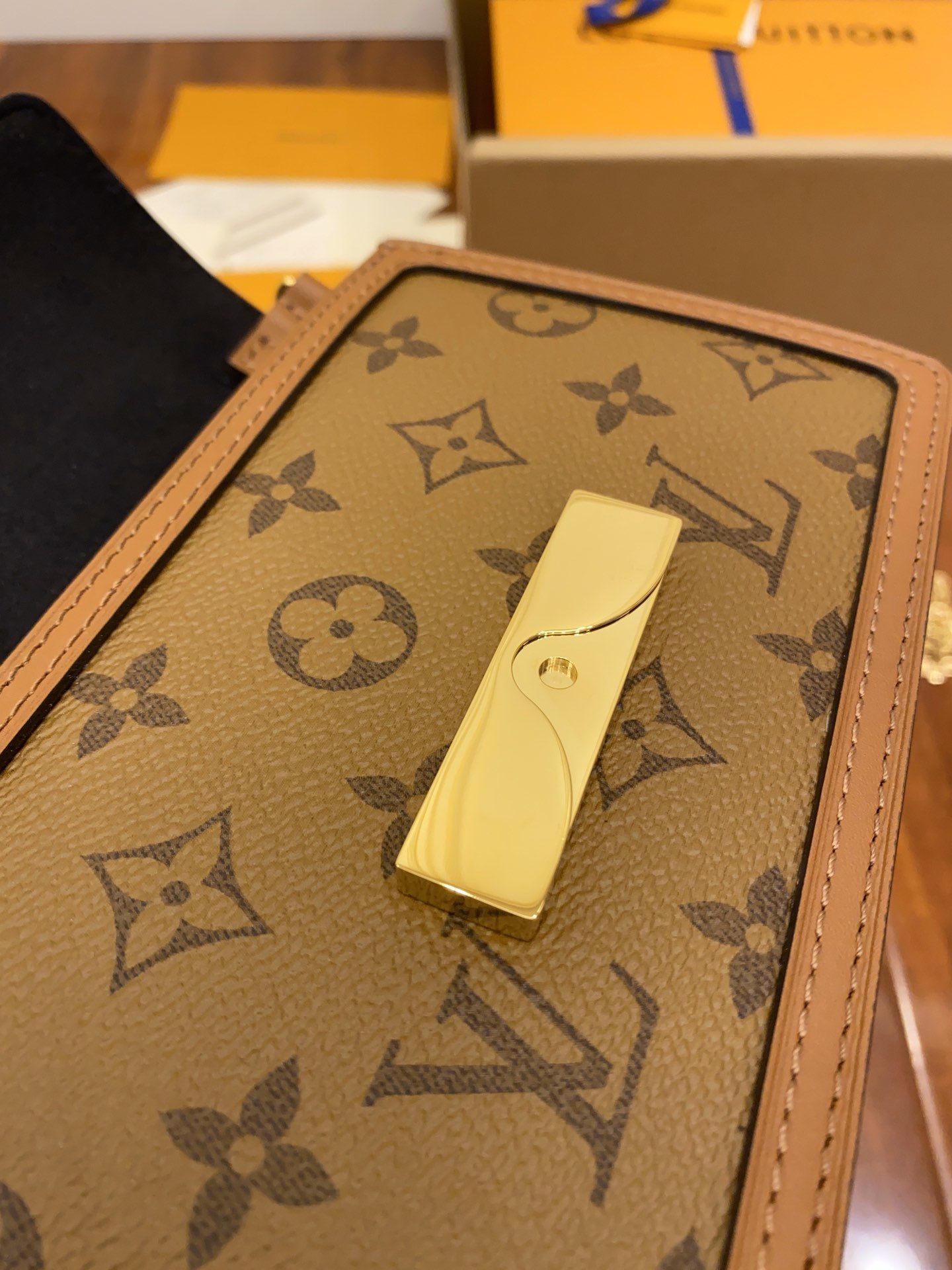 独家首发型号M68746特级加强版品质提升.专柜同步电子芯片内码礼品袋保护纸铜版电子标签合格证皮料是正品