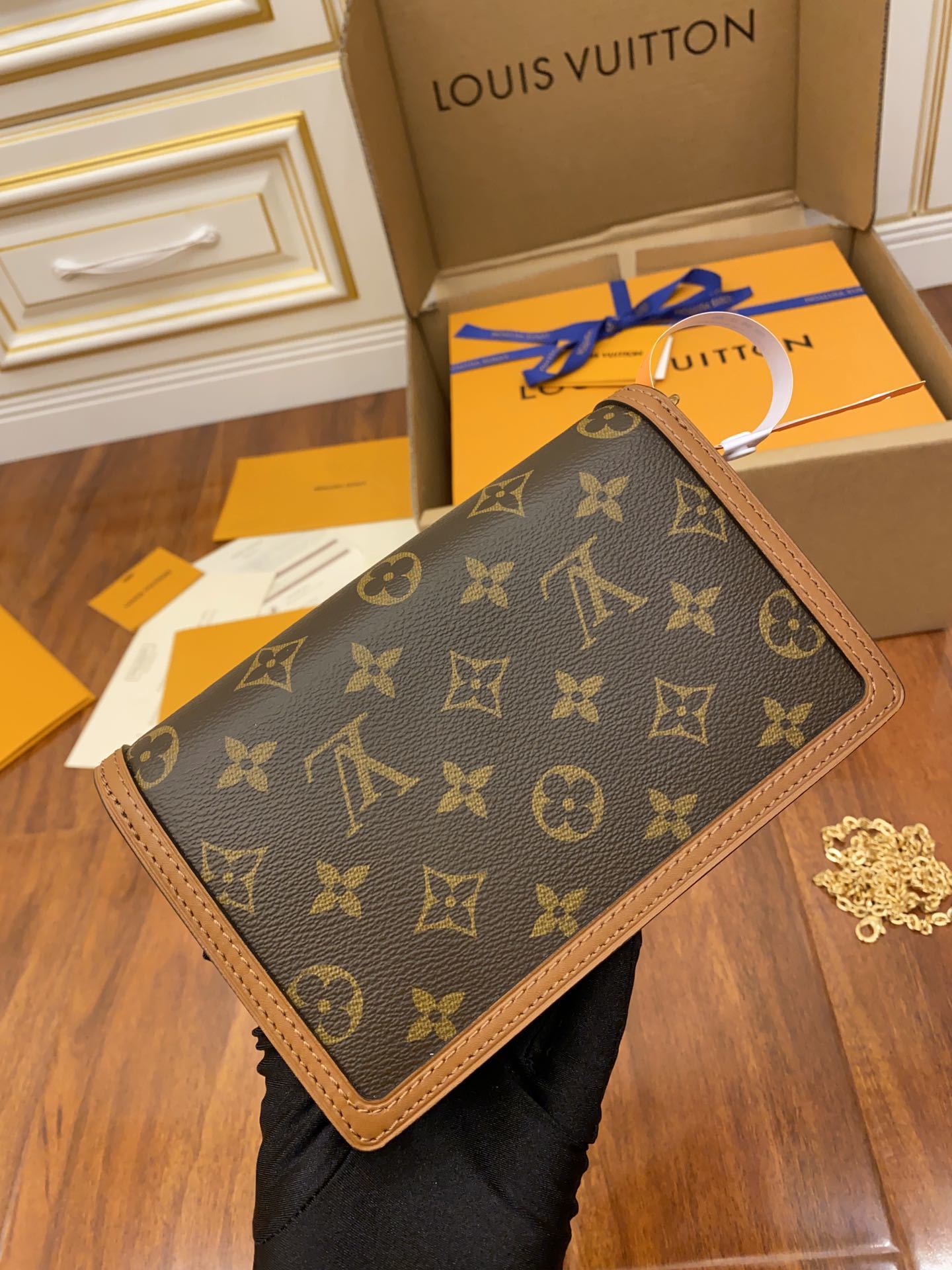 独家首发型号M68746特级加强版品质提升.专柜同步电子芯片内码礼品袋保护纸铜版电子标签合格证皮料是正品