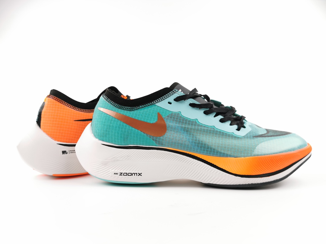 170 鸳鸯配色加持Nike ZoomX Vaporfly Next 除了标配的 Vaporweave 鞋面