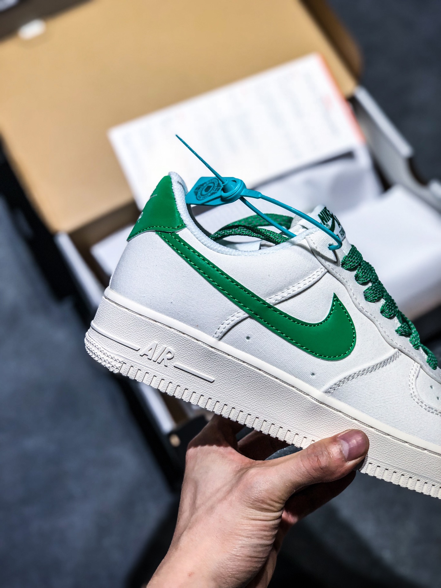 p190 海外专柜上线 国内无缘 Air Force 1 '07 反光布白绿满天星 315122-106