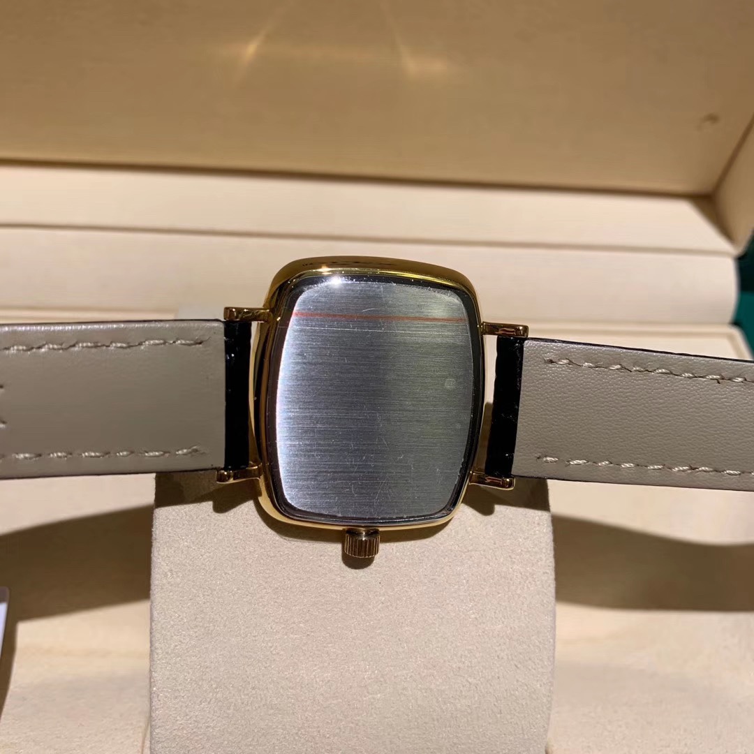 Rolex 最新劳力士采用知名 的设计将它重新呈现 品牌的三方联名创造了一个独特的系列 同时满足了手表和街头爱好者的高要求