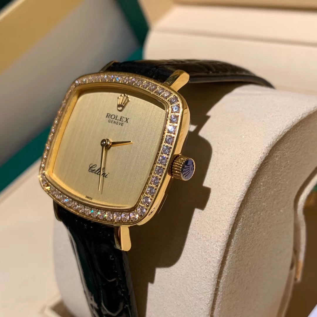 Rolex 最新劳力士采用知名 的设计将它重新呈现 品牌的三方联名创造了一个独特的系列 同时满足了手表和街头爱好者的高要求