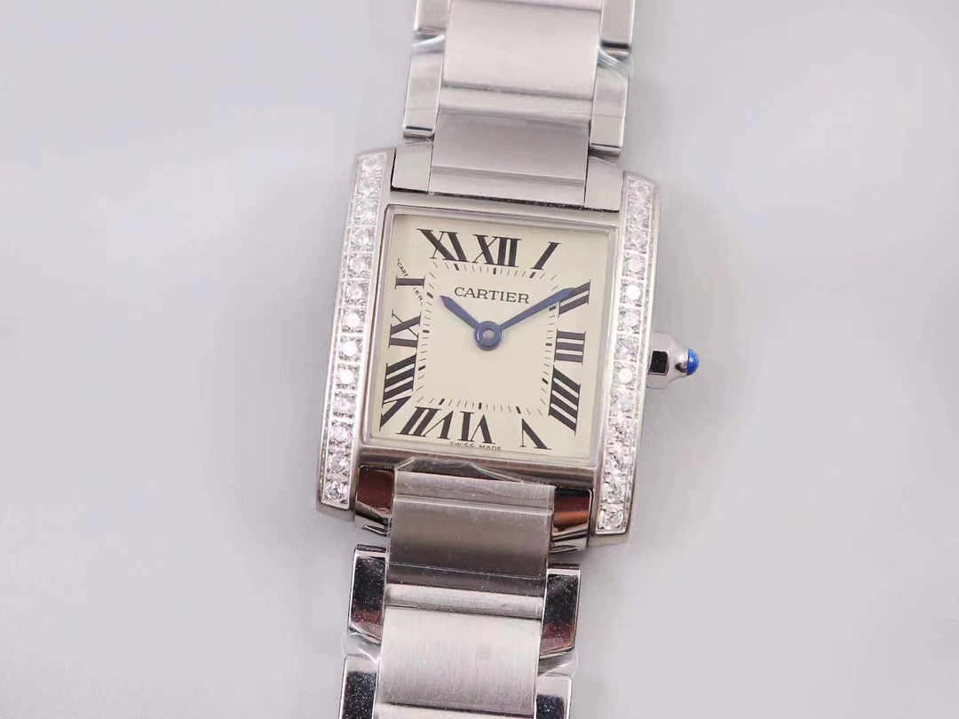 Cartier 卡Di亚法国坦克 尺寸～25.35*20.3mm
