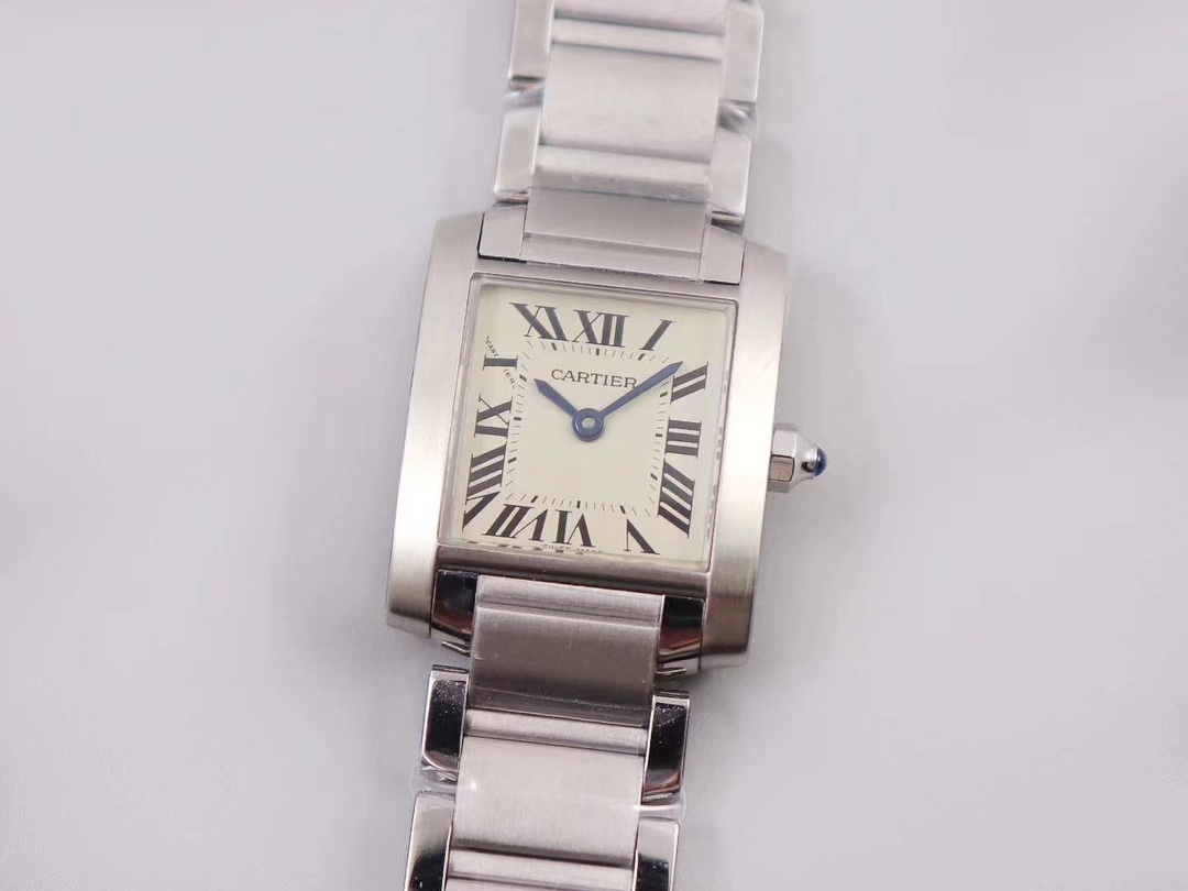 Cartier 卡Di亚法国坦克 尺寸～25.35*20.3mm