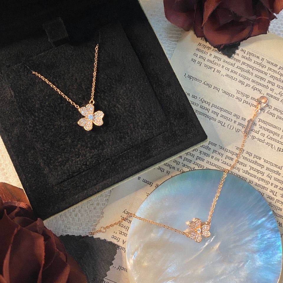 NO:104428,Van Cleopatra Love Triple Leaf Crock Full Diamond Necklace Bracelet Set Wear Bracelet Platinum Rose Gold, Vac Necklace, Necklace, Bracelet19860909梵克雅爱心三叶草满钻项链 手链 一套戴更 手链 白金玫瑰金,Vac项链,necklace,bracelet,Jewelry
