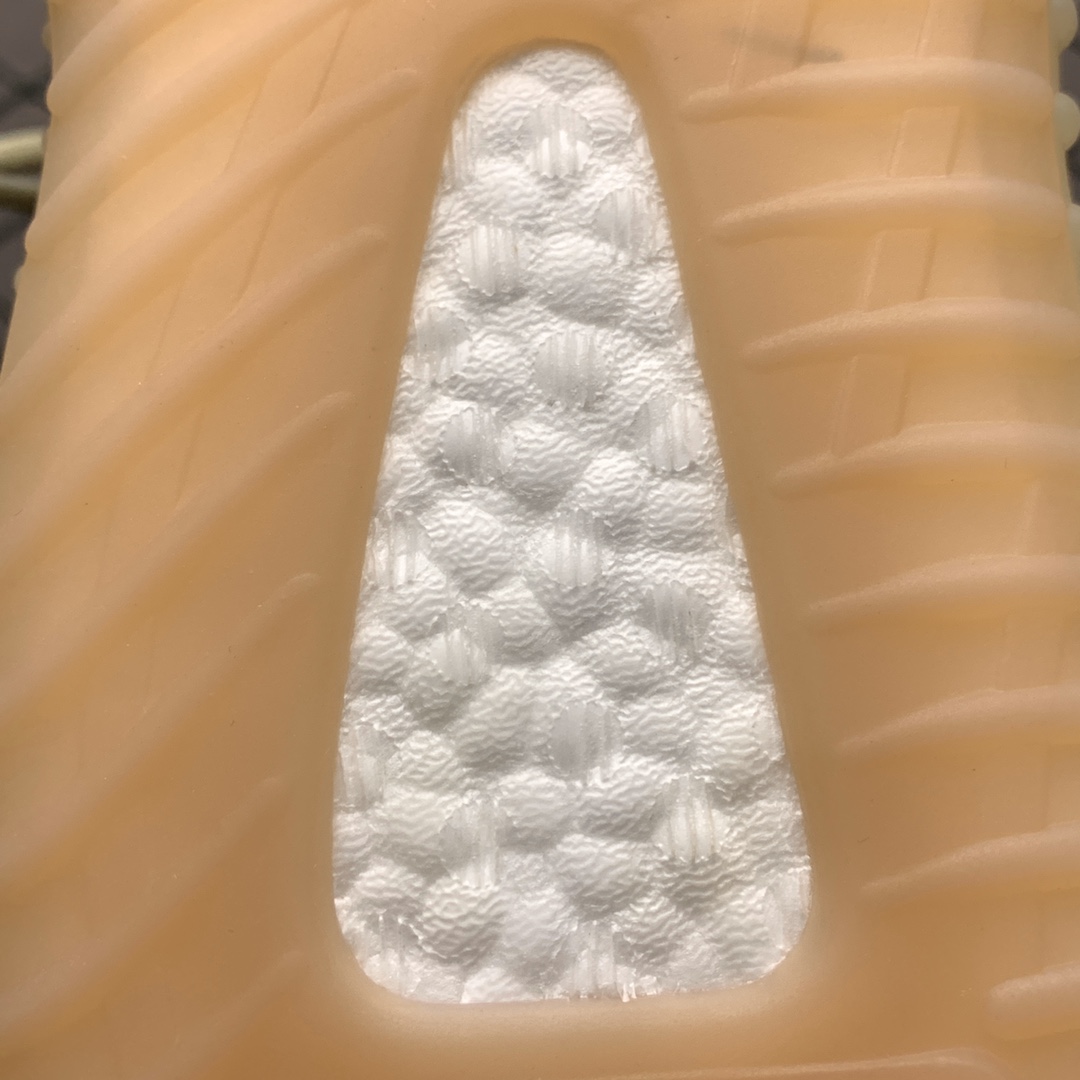 220 性价比版本 Adidas 阿迪达斯 Yeezy 350 Boost V2 ”Linen” 3M反光 侃爷椰子新配色  FY5158