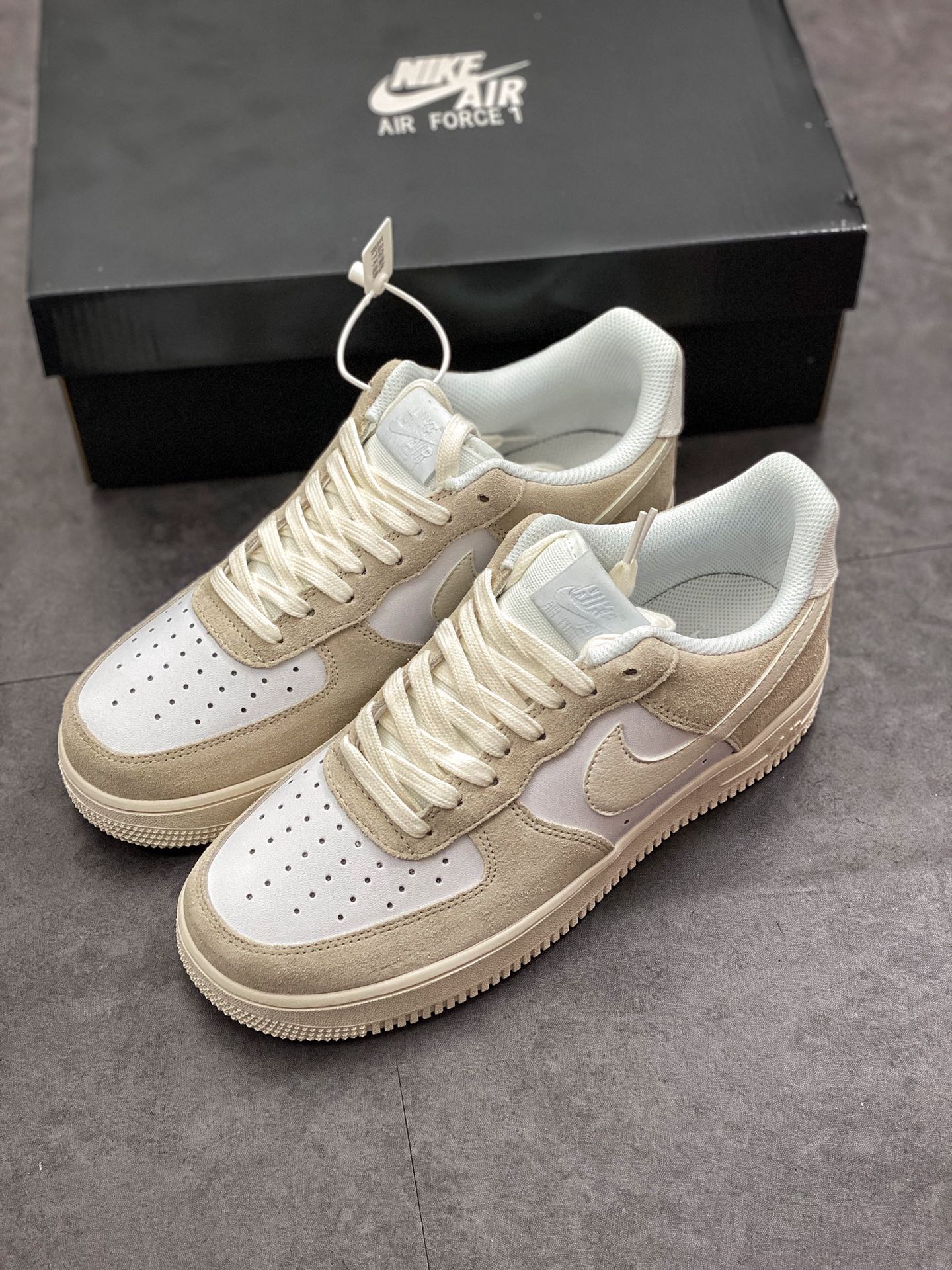220 耐克/NIKE 耐克空军 帮低 板鞋 米白 Nike Air Force 1 Low 空军 号一 经典款运动板鞋 CW7584-100