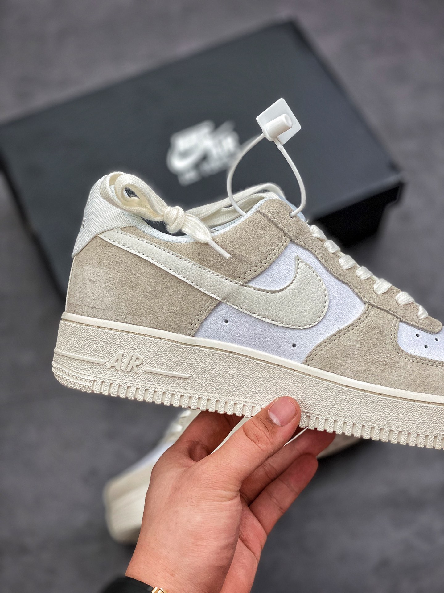 220 耐克/NIKE 耐克空军 帮低 板鞋 米白 Nike Air Force 1 Low 空军 号一 经典款运动板鞋 CW7584-100