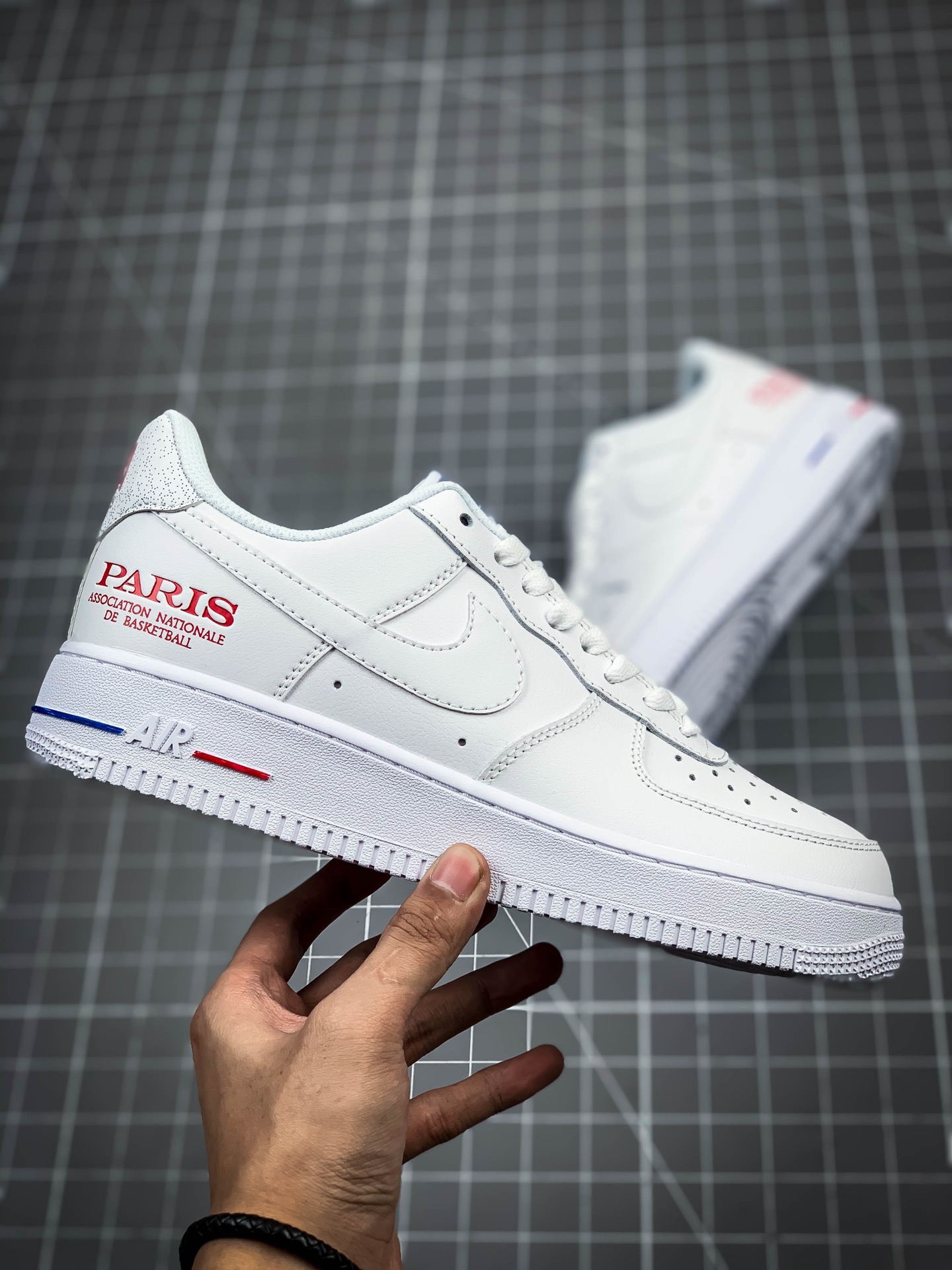 价格调整  p160 渠道原装头层补出 Air Force 1 “NBA Paris” NBA法国赛特别版本”巴黎”   CW2367-100