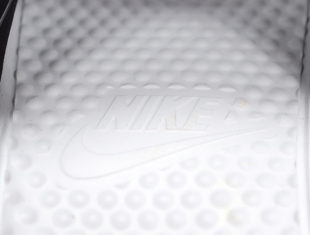 70 Nike Benassi JDI LTD 耐克一字拖 343881-104 白底 黑白拼接 银勾 GD权志龙同款夏季沙滩软底凉拖 小红书代购