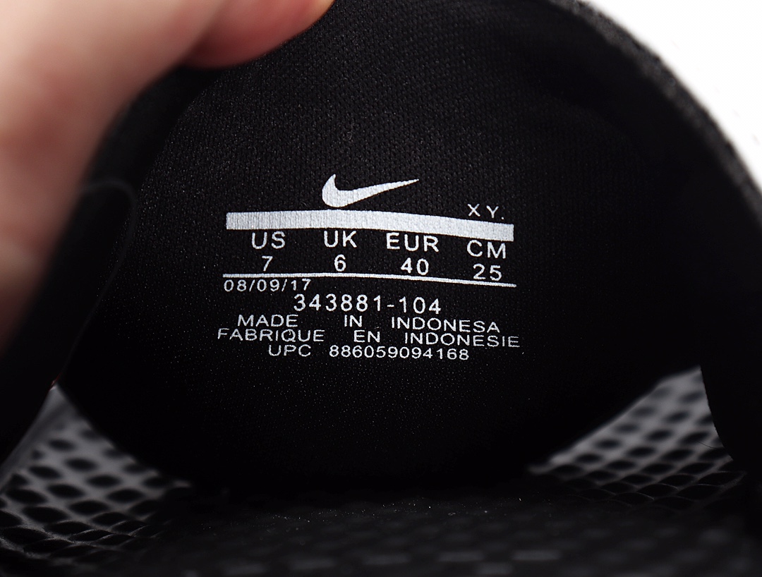 70 Nike Benassi JDI LTD 耐克一字拖 343881-104 黑底 白黑拼接银勾 GD权志龙同款夏季沙滩软底凉拖