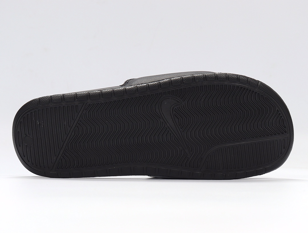 70 Nike Benassi JDI LTD 耐克一字拖 343881-104 黑底 白黑拼接银勾 GD权志龙同款夏季沙滩软底凉拖