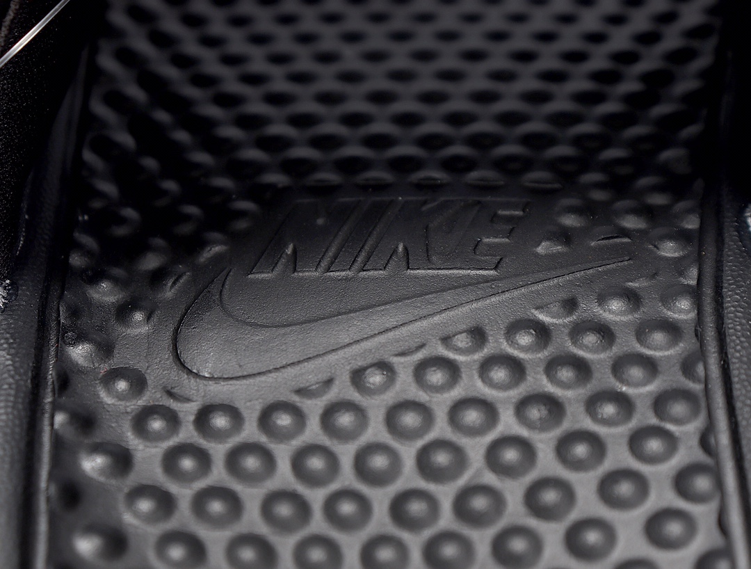 70 Nike Benassi JDI LTD 耐克一字拖 343881-104 黑底 白黑拼接银勾 GD权志龙同款夏季沙滩软底凉拖