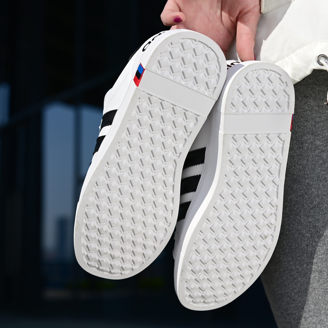 110 Adidas 阿迪达斯 休闲皮面 耐磨防滑减震 男子休闲百搭板鞋