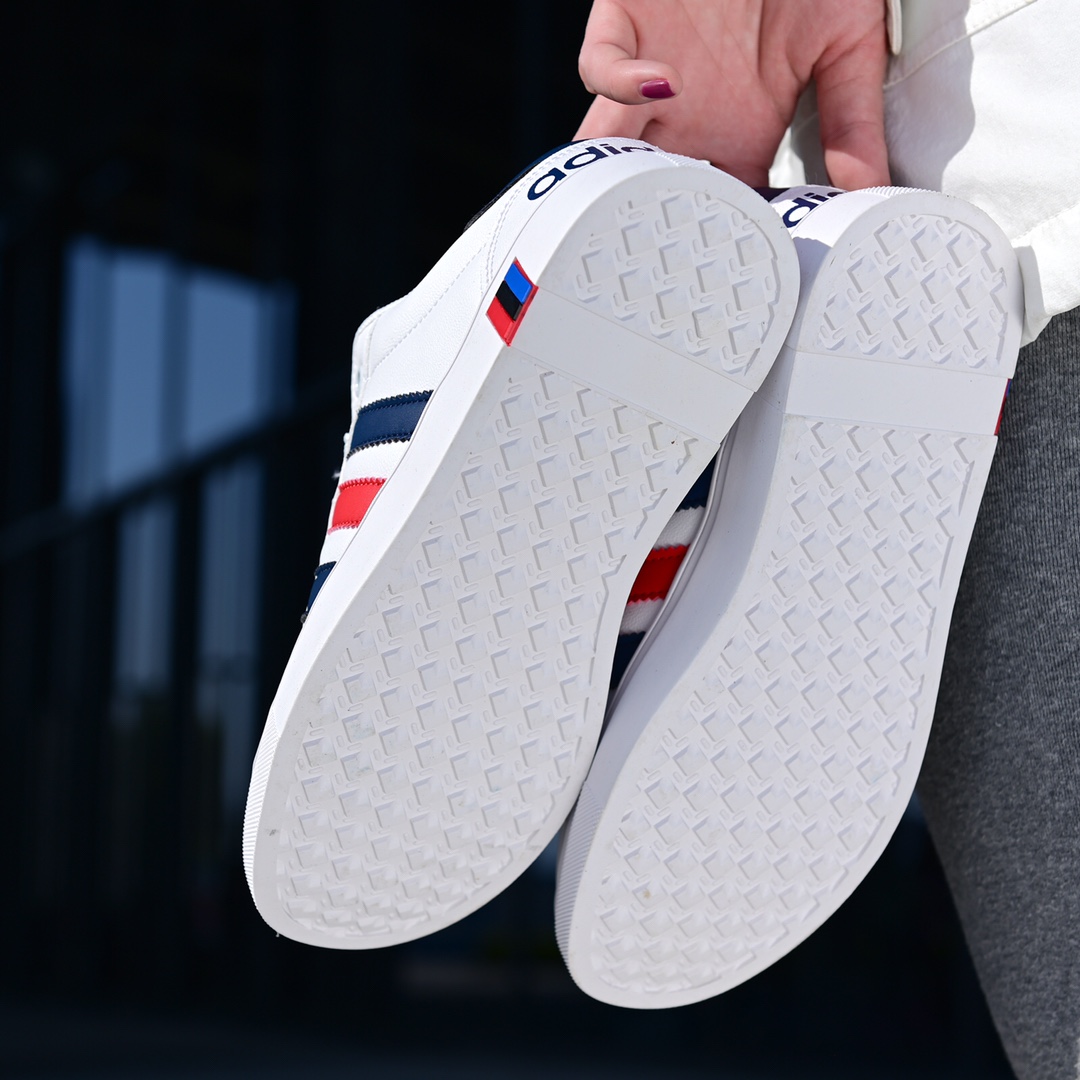 110 Adidas 阿迪达斯 休闲皮面 耐磨防滑减震 男子休闲百搭板鞋