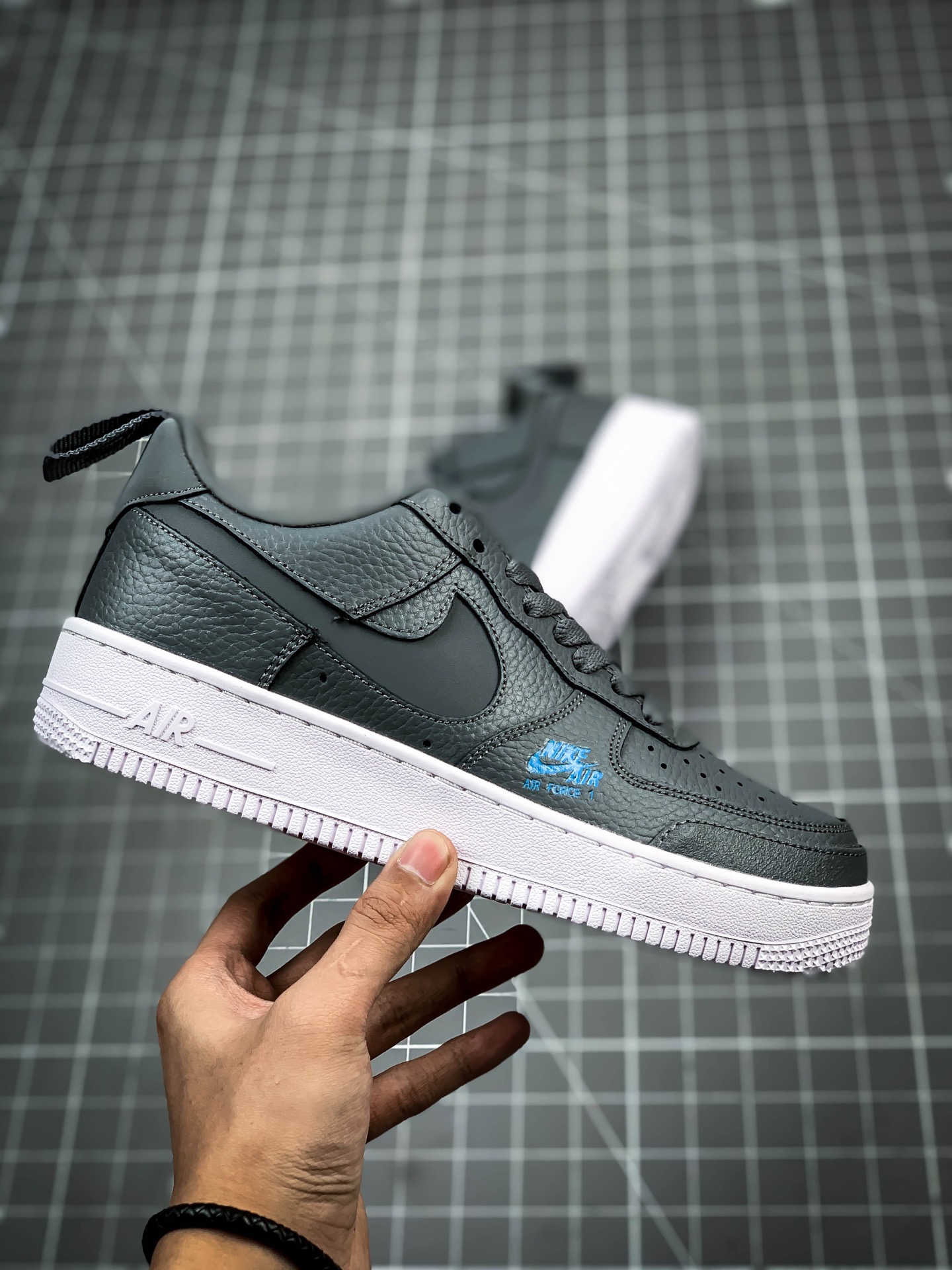 p220 公司级Air Force 1 Low ’07 空军一号低百帮 搭休闲运板动鞋CV3039-001