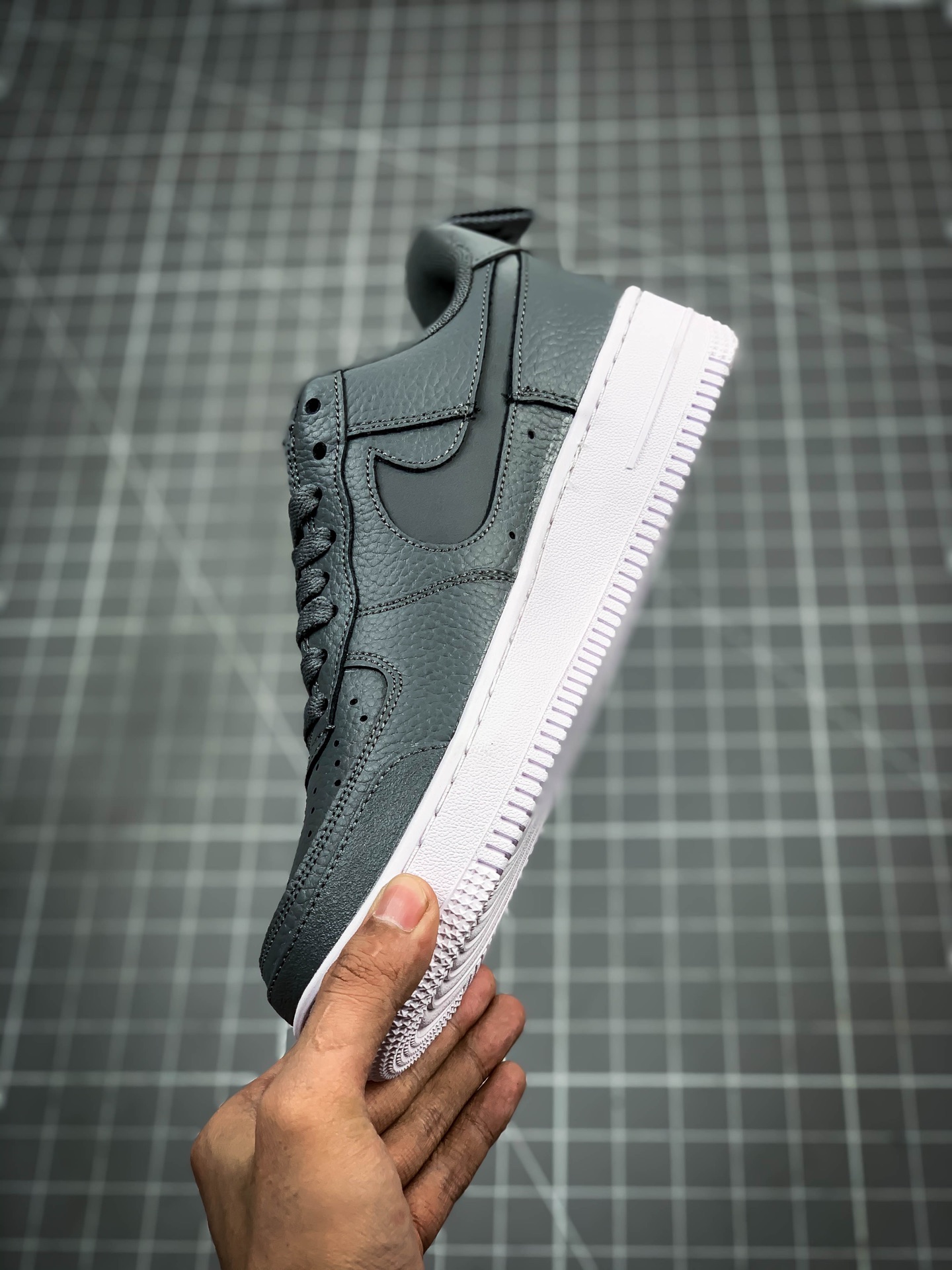 p220 公司级Air Force 1 Low ’07 空军一号低百帮 搭休闲运板动鞋CV3039-001