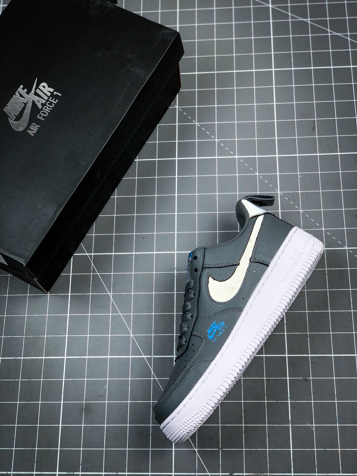 p220 公司级Air Force 1 Low ’07 空军一号低百帮 搭休闲运板动鞋CV3039-001