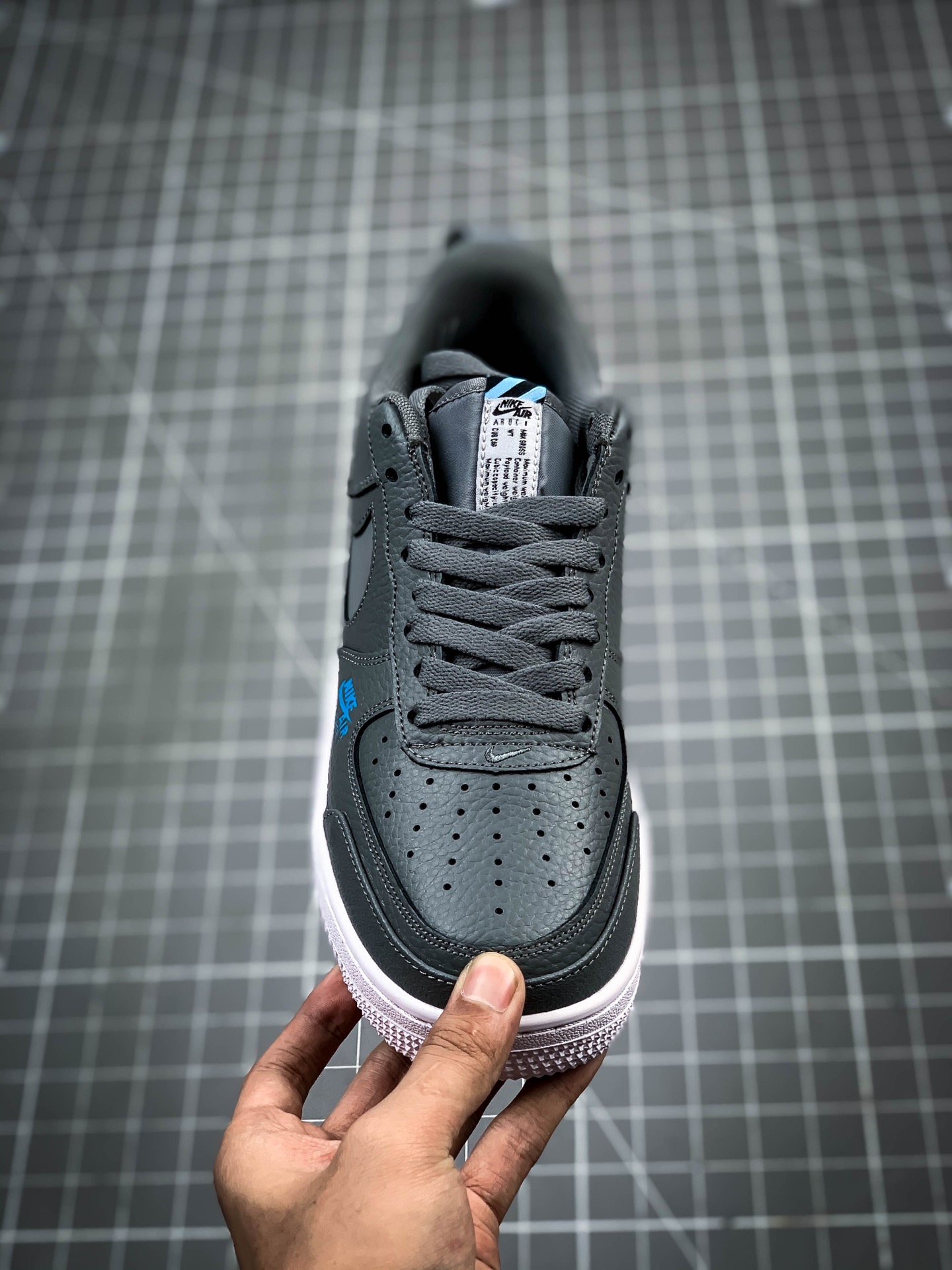 p220 公司级Air Force 1 Low ’07 空军一号低百帮 搭休闲运板动鞋CV3039-001