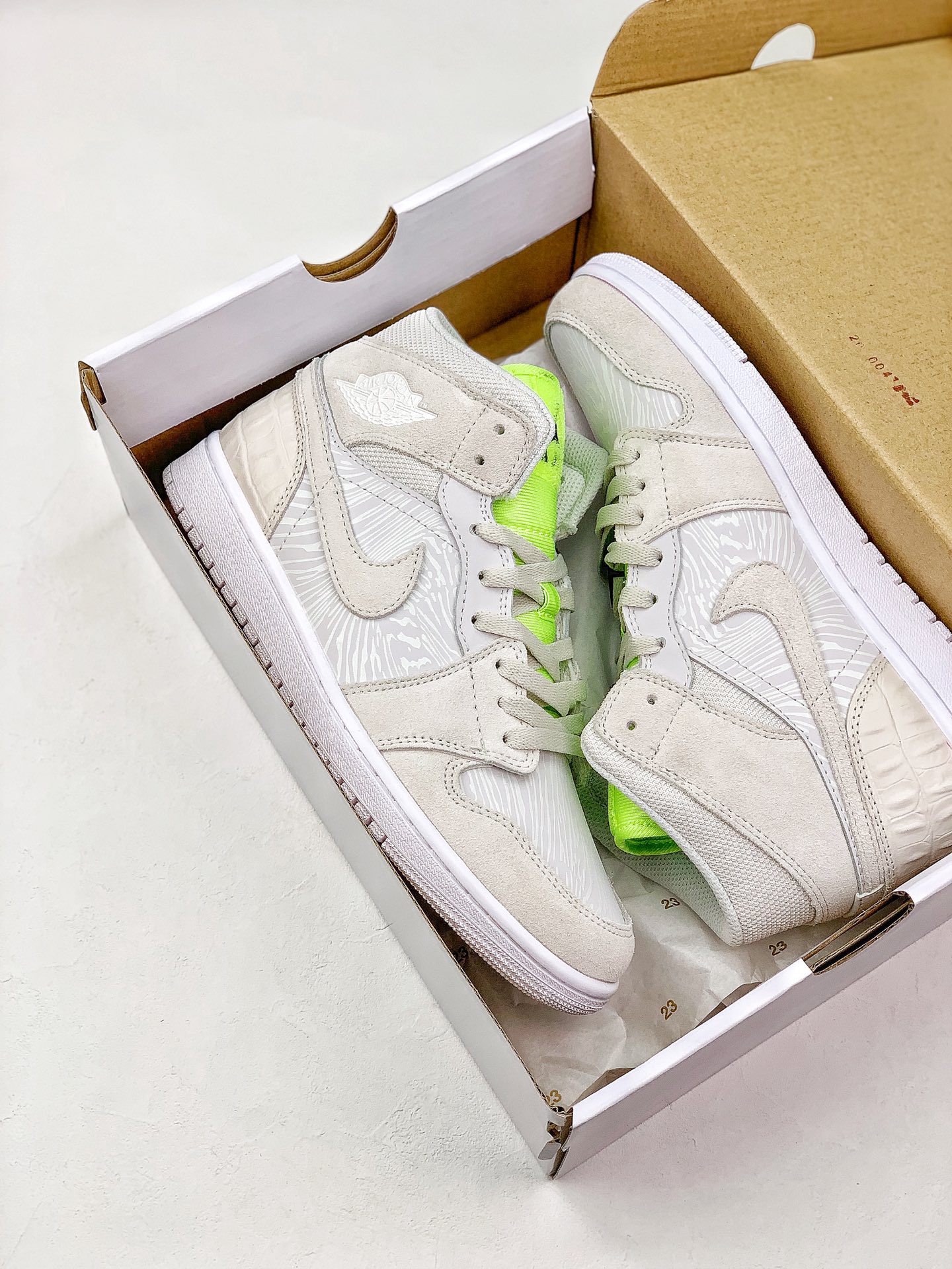 280 Air Jordan 1 Mid 全新配色  CV3018-001