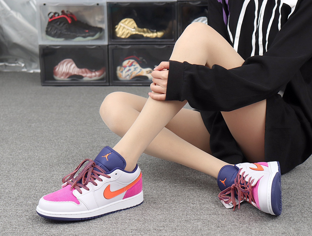 220 Nike Air Jordan 1 Low 554723-502 白粉蓝桔 灯芯绒 AJ1乔丹1代低帮 模特上脚图