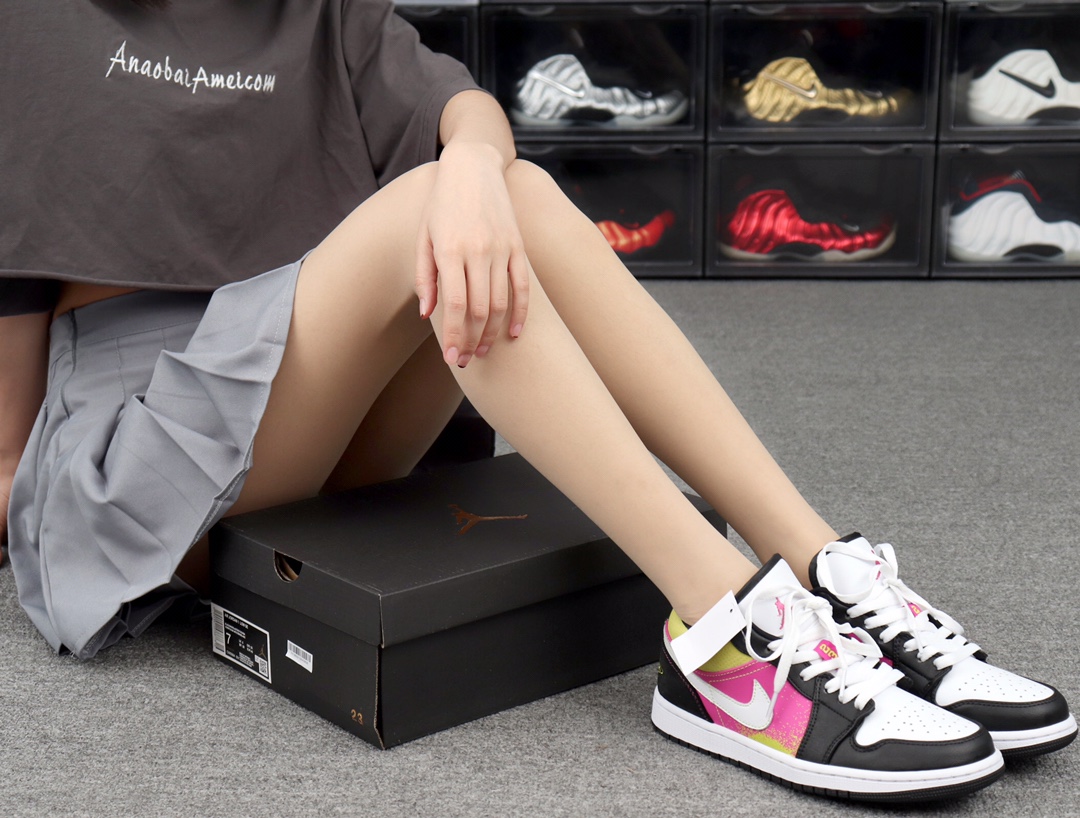 220 Nike Air Jordan 1 Low CW5564-001 黑粉芥泼墨 AJ1乔丹1代低帮 模特上脚图