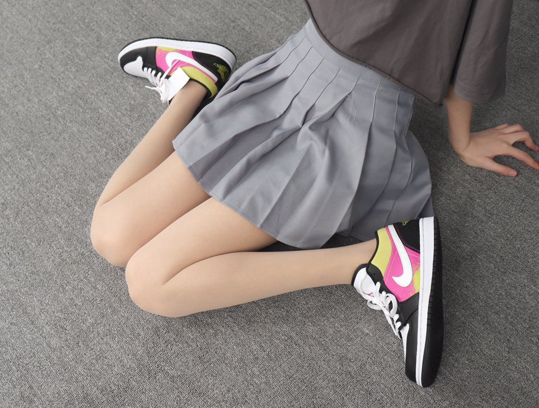220 Nike Air Jordan 1 Low CW5564-001 黑粉芥泼墨 AJ1乔丹1代低帮 模特上脚图