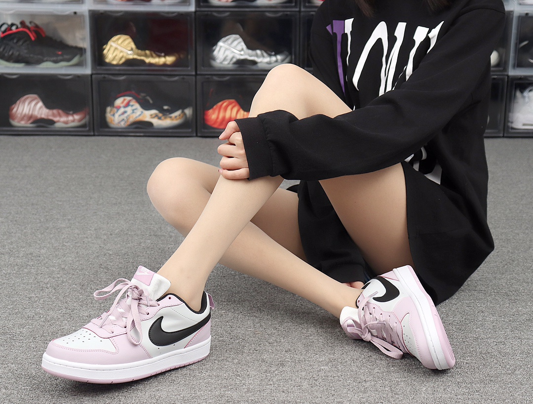 170 Nike W Court Borough Low2 滑板鞋低帮 BQ5448-005 学院樱花 日本东京限定 模特上脚图