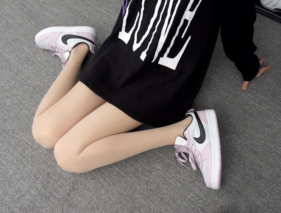 170 Nike W Court Borough Low2 滑板鞋低帮 BQ5448-005 学院樱花 日本东京限定 模特上脚图