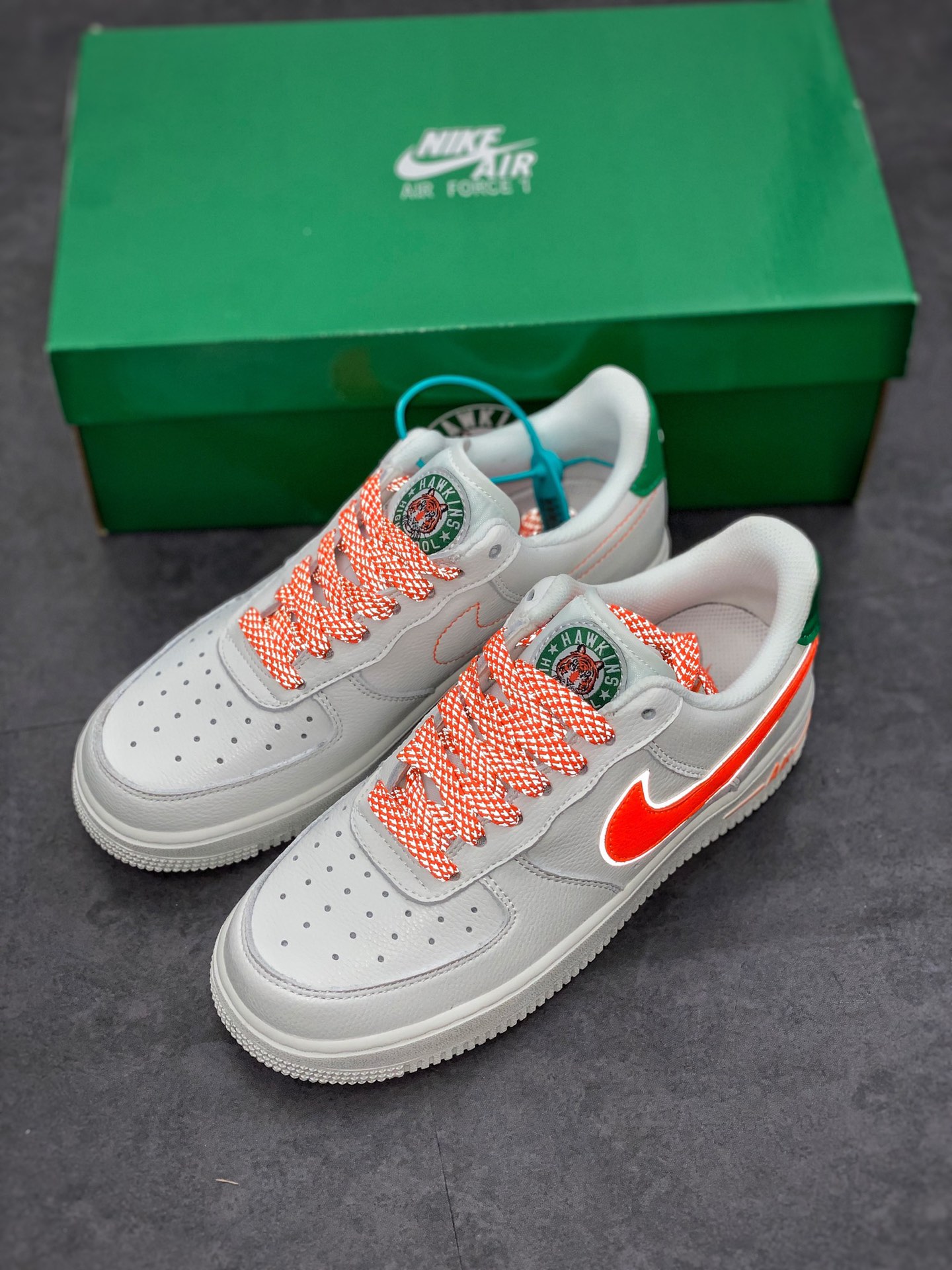 190 Stranger Things x Nike Air Force 1 怪奇物语联名空军一号低帮运动休闲板鞋 CU9225-600