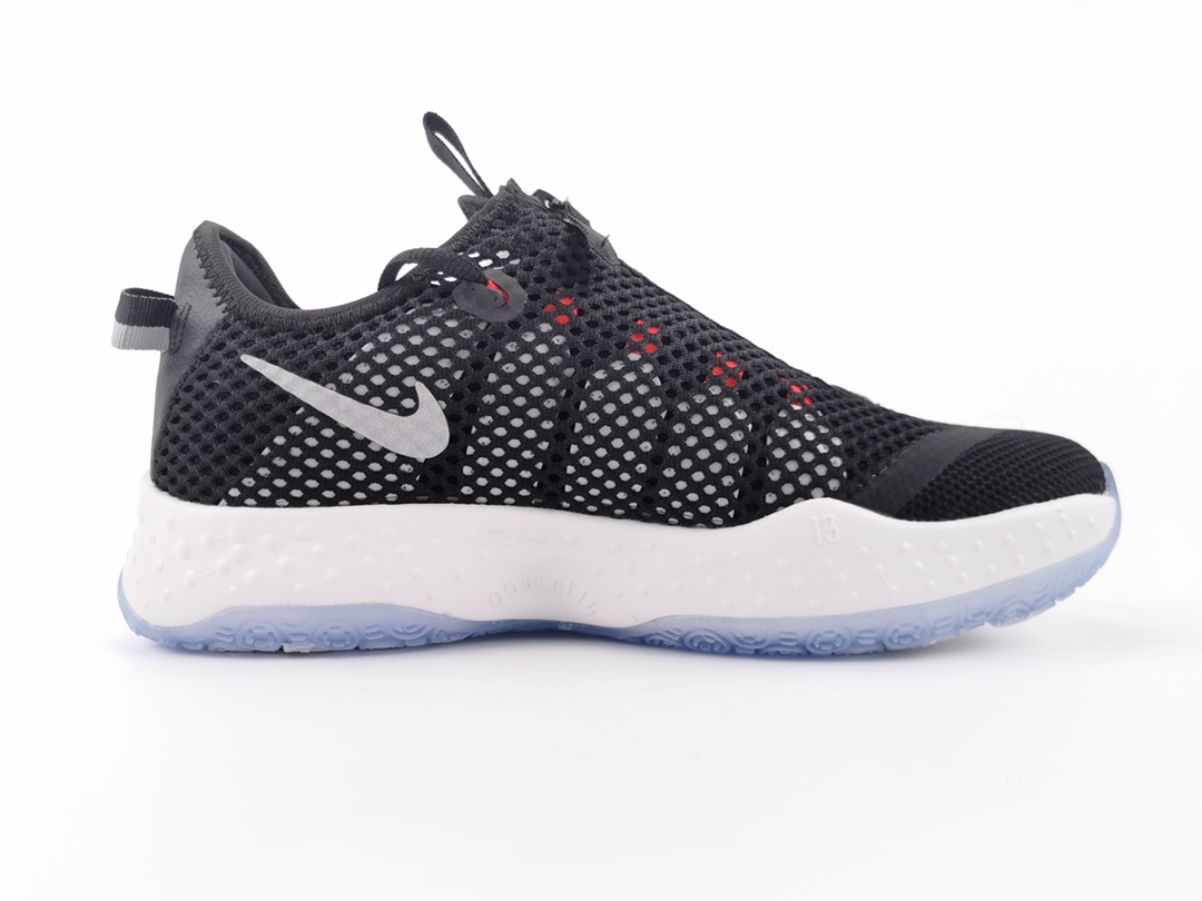 150  保罗乔治最新一代战靴 Nike PG 4 首发配色采用黑色白色和冰蓝色为主调渲染