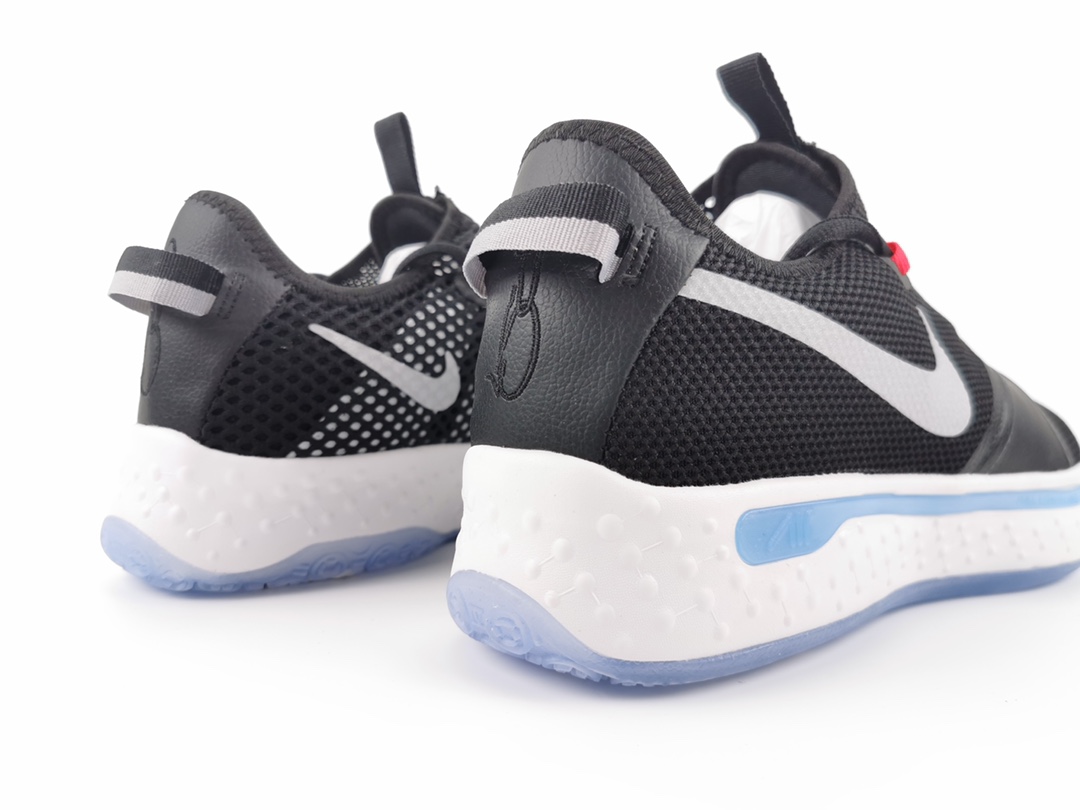 150  保罗乔治最新一代战靴 Nike PG 4 首发配色采用黑色白色和冰蓝色为主调渲染